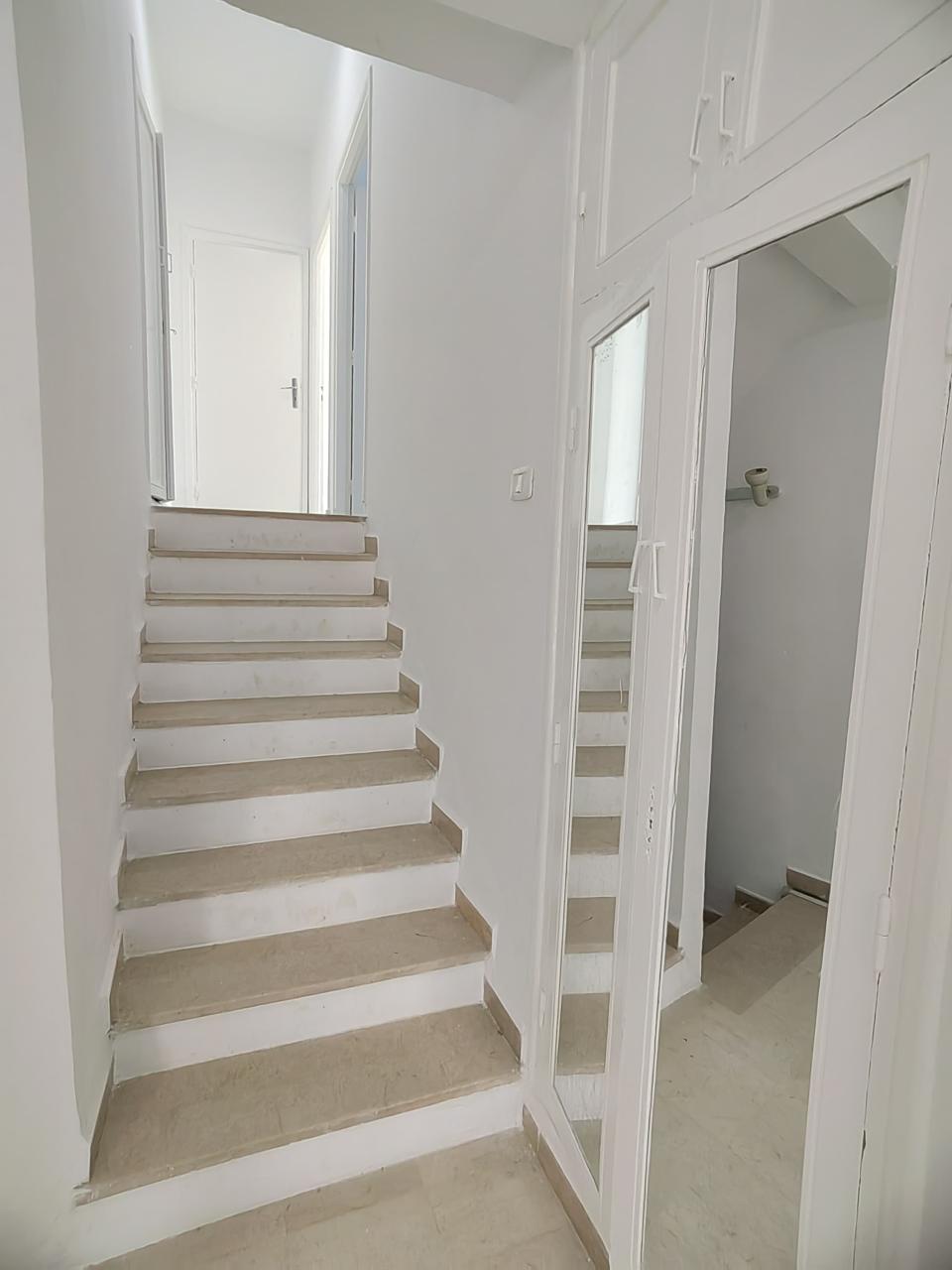 Ariana Ville&nbsp;El Menzah 5&nbsp;Location&nbsp;Duplex&nbsp;Triplex s plus 4 aux uv4 wb2867