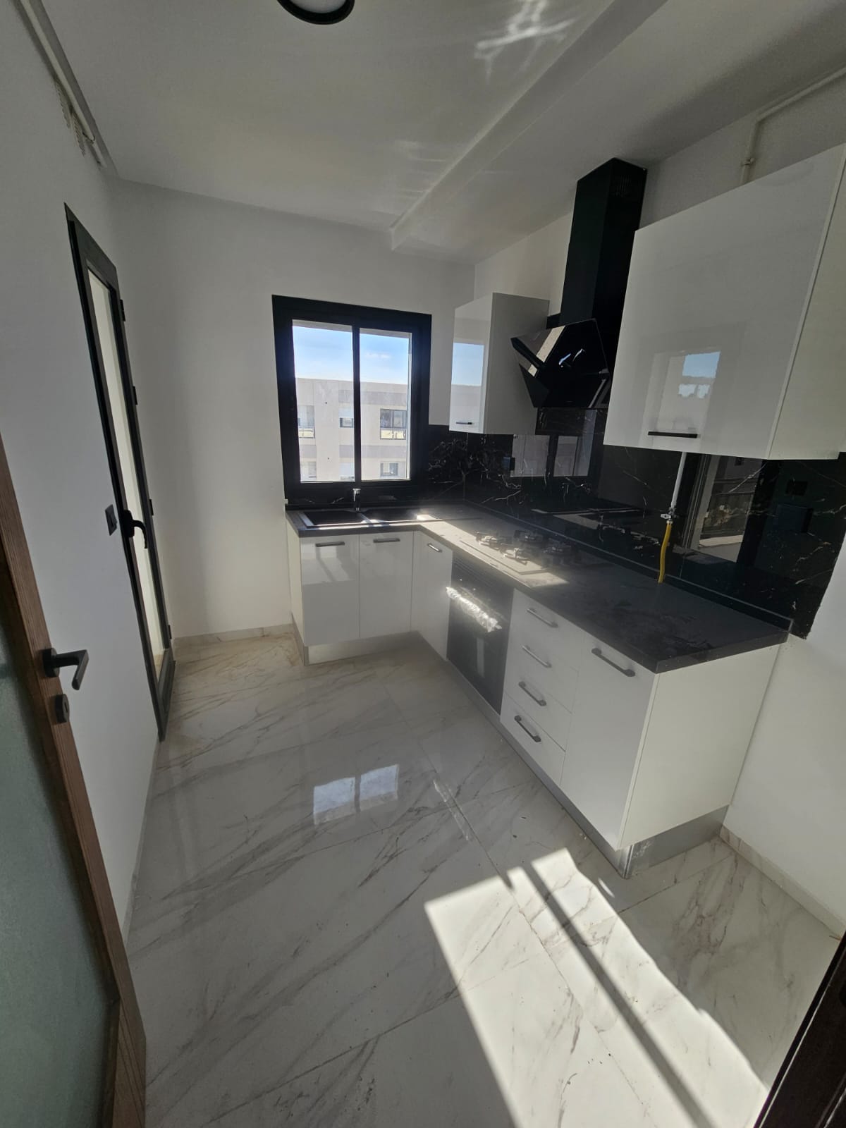 Ain Zaghouan&nbsp;Ain Zaghouan&nbsp;Location&nbsp;Appart. 3 pi�ces&nbsp;S plus deux bien ensoleill� � l'aouina