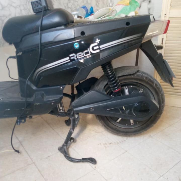El Omrane Superieur&nbsp;Cite Ibn Khaldoun I&nbsp;Suzuki&nbsp;Suzuki&nbsp;Scooter �lectrique red e