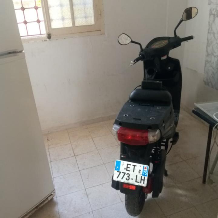 El Omrane Superieur&nbsp;Cite Ibn Khaldoun I&nbsp;Suzuki&nbsp;Suzuki&nbsp;Scooter �lectrique red e