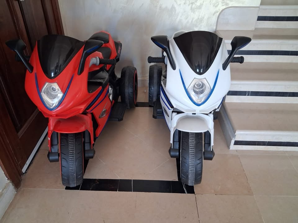 El Menzah&nbsp;El Menzah 1&nbsp;Jouet&nbsp;Autre&nbsp;2 motos pour enfants 5 � 8 ans