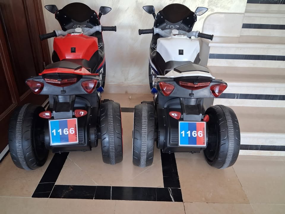 El Menzah&nbsp;El Menzah 1&nbsp;Jouet&nbsp;Autre&nbsp;2 motos pour enfants 5 � 8 ans