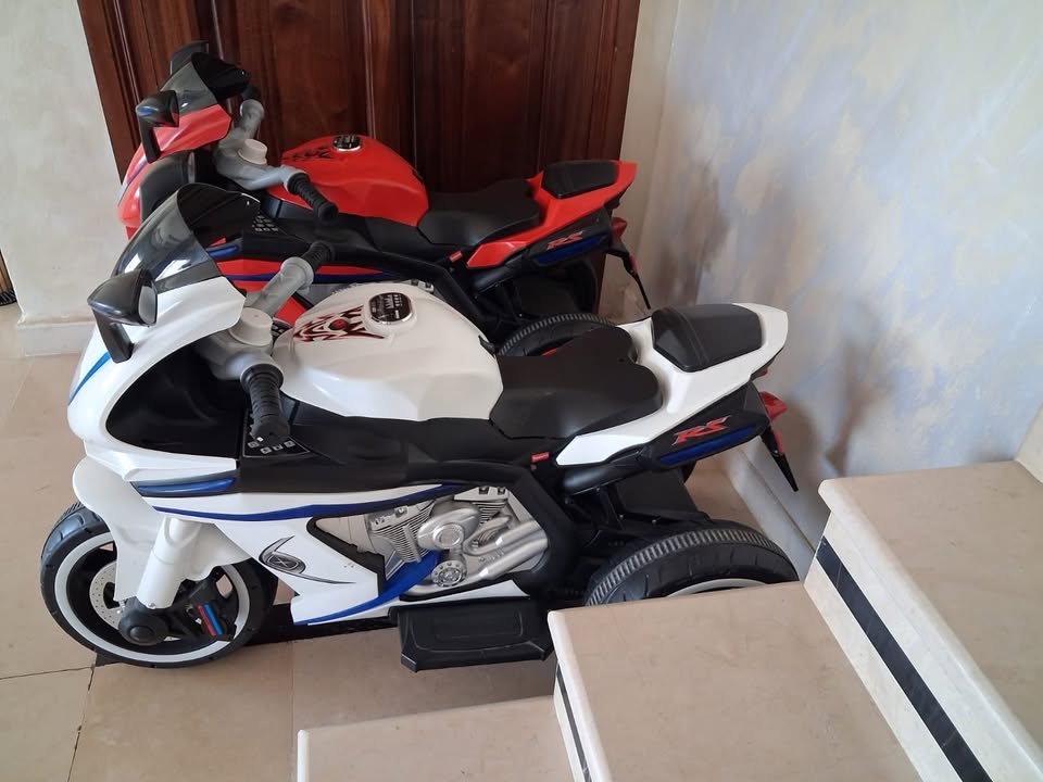 El Menzah&nbsp;El Menzah 1&nbsp;Jouet&nbsp;Autre&nbsp;2 motos pour enfants 5 � 8 ans