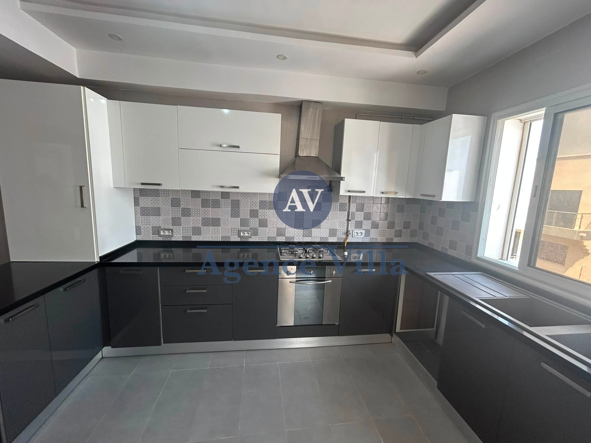 La Marsa&nbsp;Cite Erriadh&nbsp;Location&nbsp;Appart. 5 pi�ces+&nbsp;Etage de villa s4 � la marsa