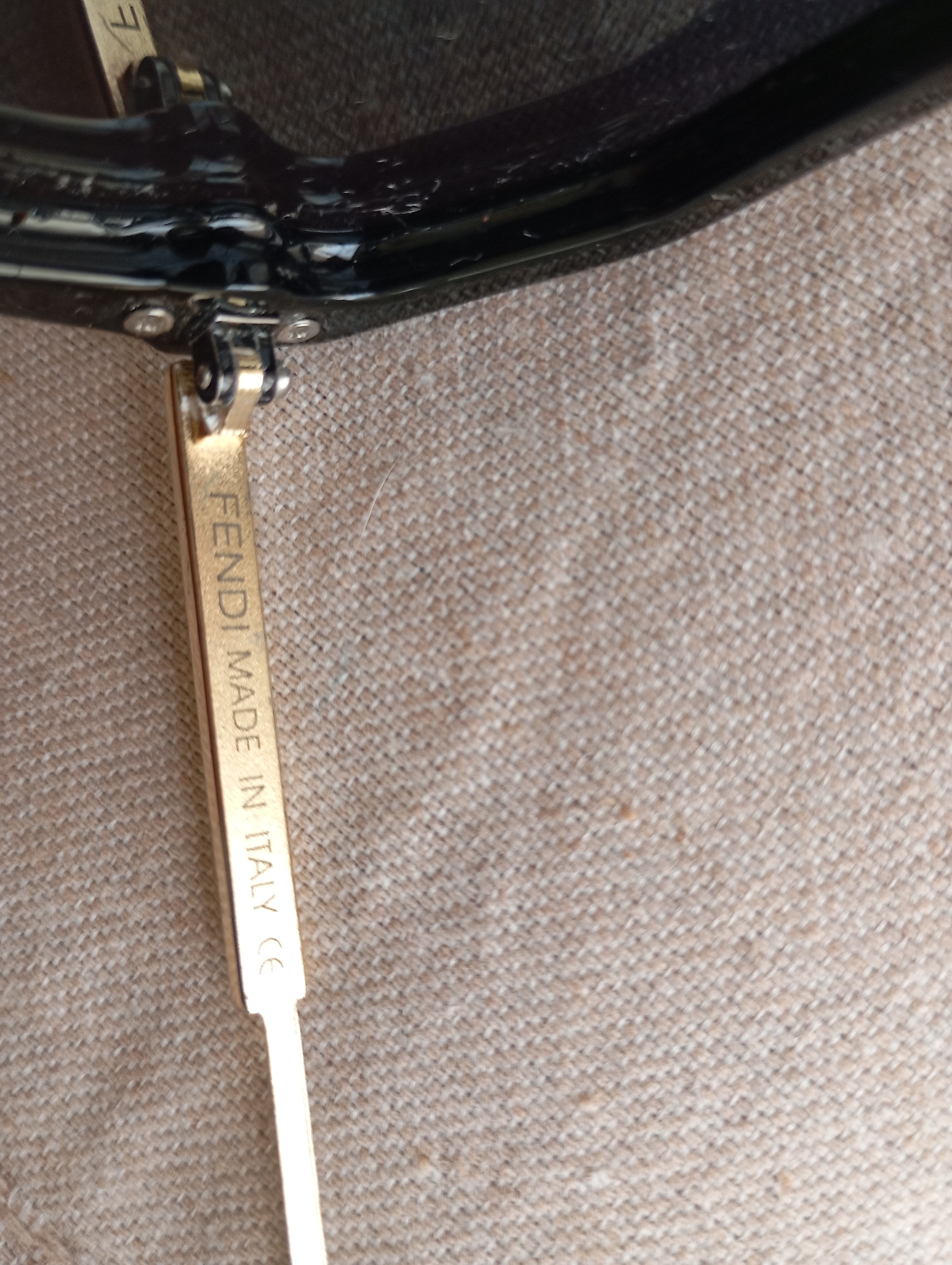 La Soukra&nbsp;Cite Elyes&nbsp;Autre&nbsp;Autre&nbsp;Lunette fendi pour femme