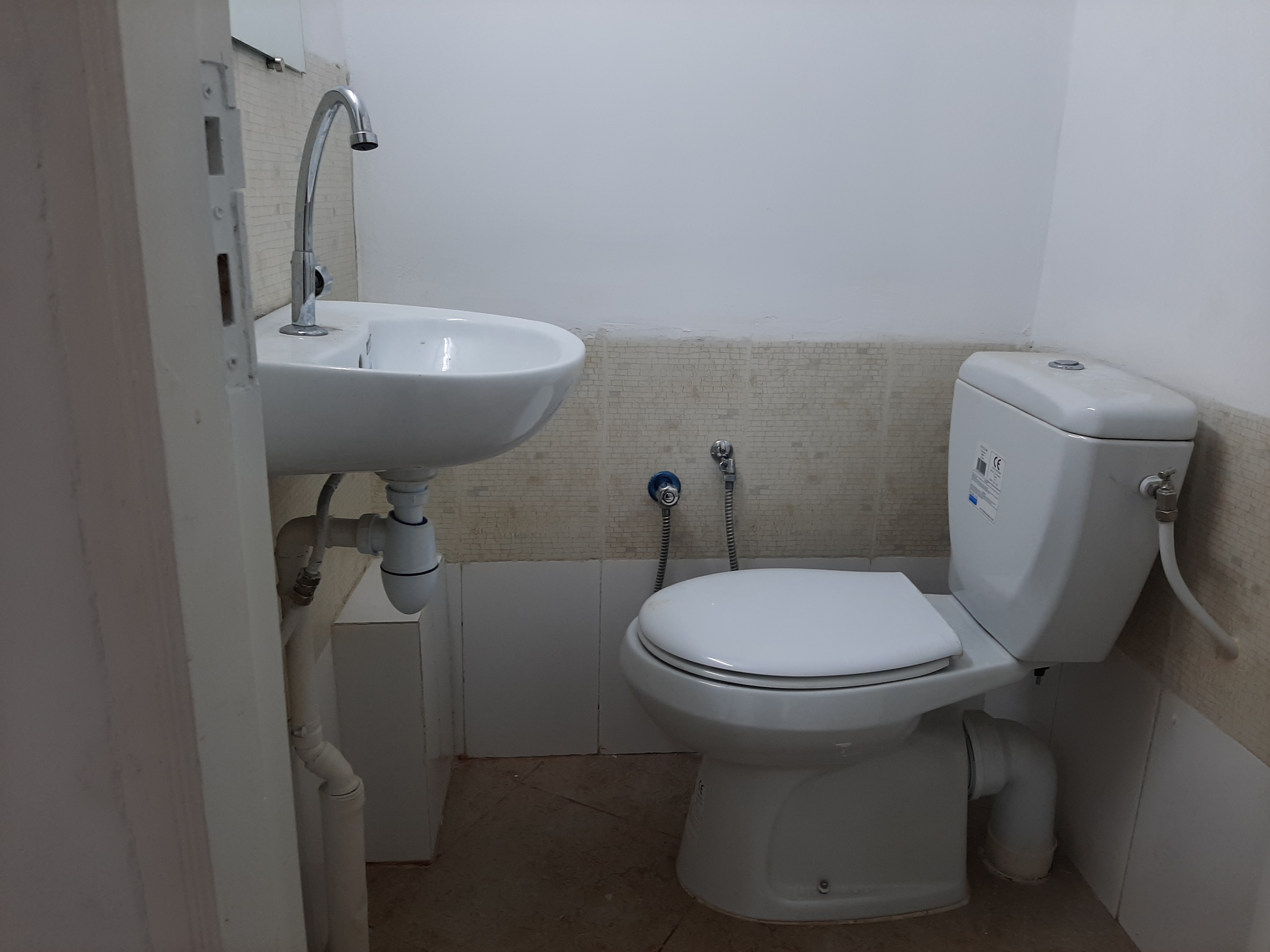 Cite El Khadra&nbsp;Zone urbaine nord&nbsp;Location&nbsp;Appart. 4 pi�ces&nbsp;Bureaux s3  avec parking  centre urbain nord
