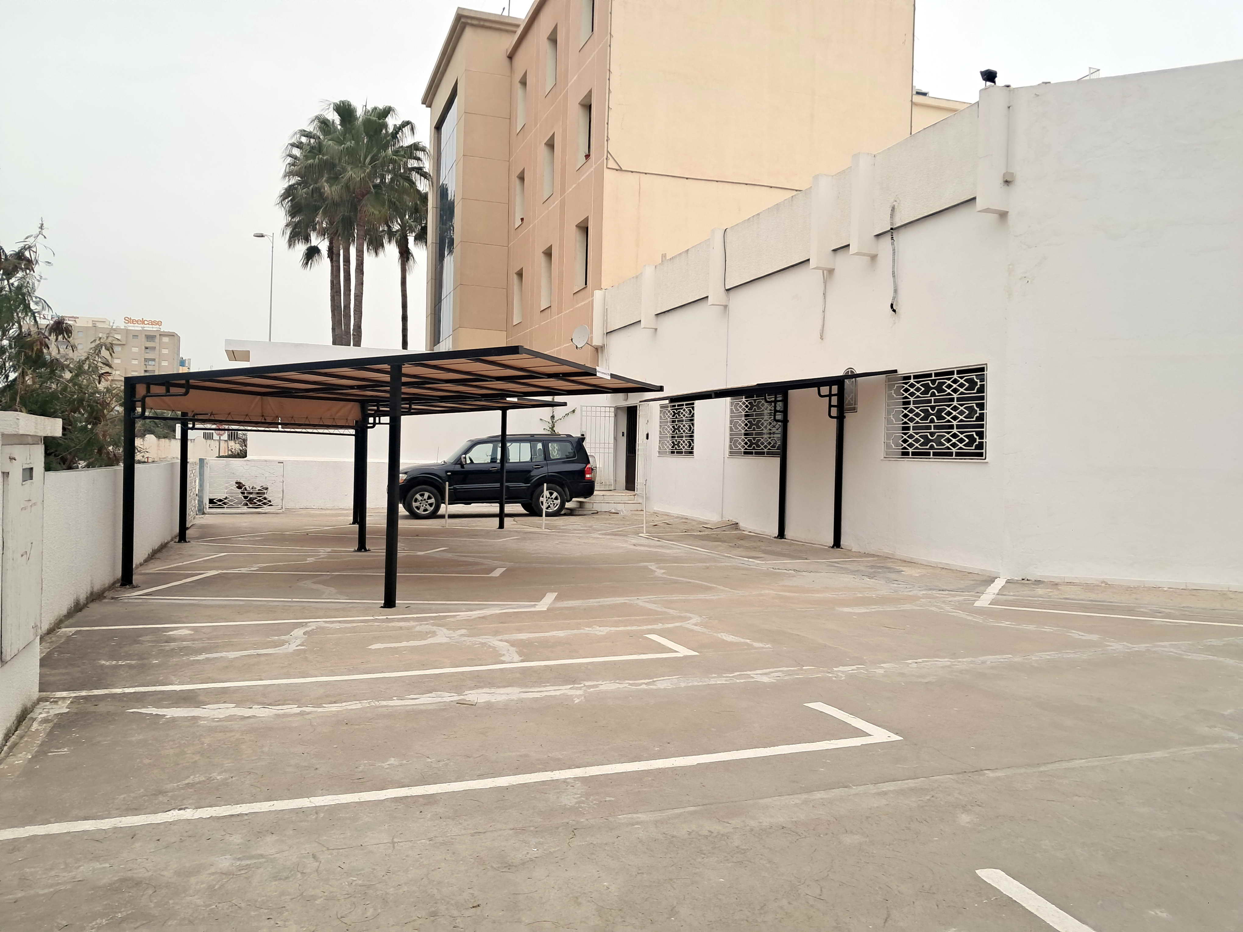 Cite El Khadra&nbsp;Zone urbaine nord&nbsp;Location&nbsp;Appart. 4 pi�ces&nbsp;Bureau priv� avec parking au centre urbain nord