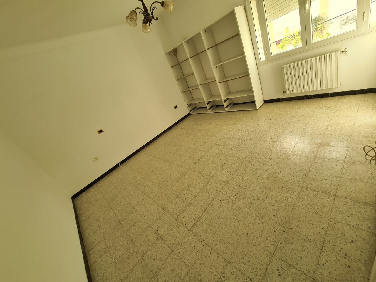 Nabeul&nbsp;Nabeul&nbsp;Location&nbsp;Appart. 4 pi�ces&nbsp;89eme etage de villa � nabeul