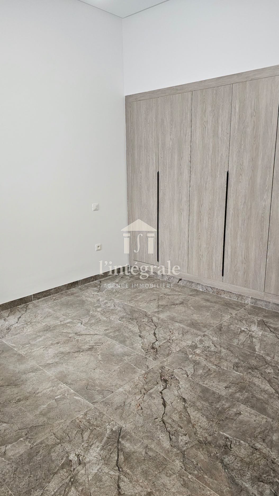 Ariana Ville&nbsp;Cite Ennasr 2&nbsp;Location&nbsp;Appart. 2 pi�ces&nbsp;Coquet s1 neuf