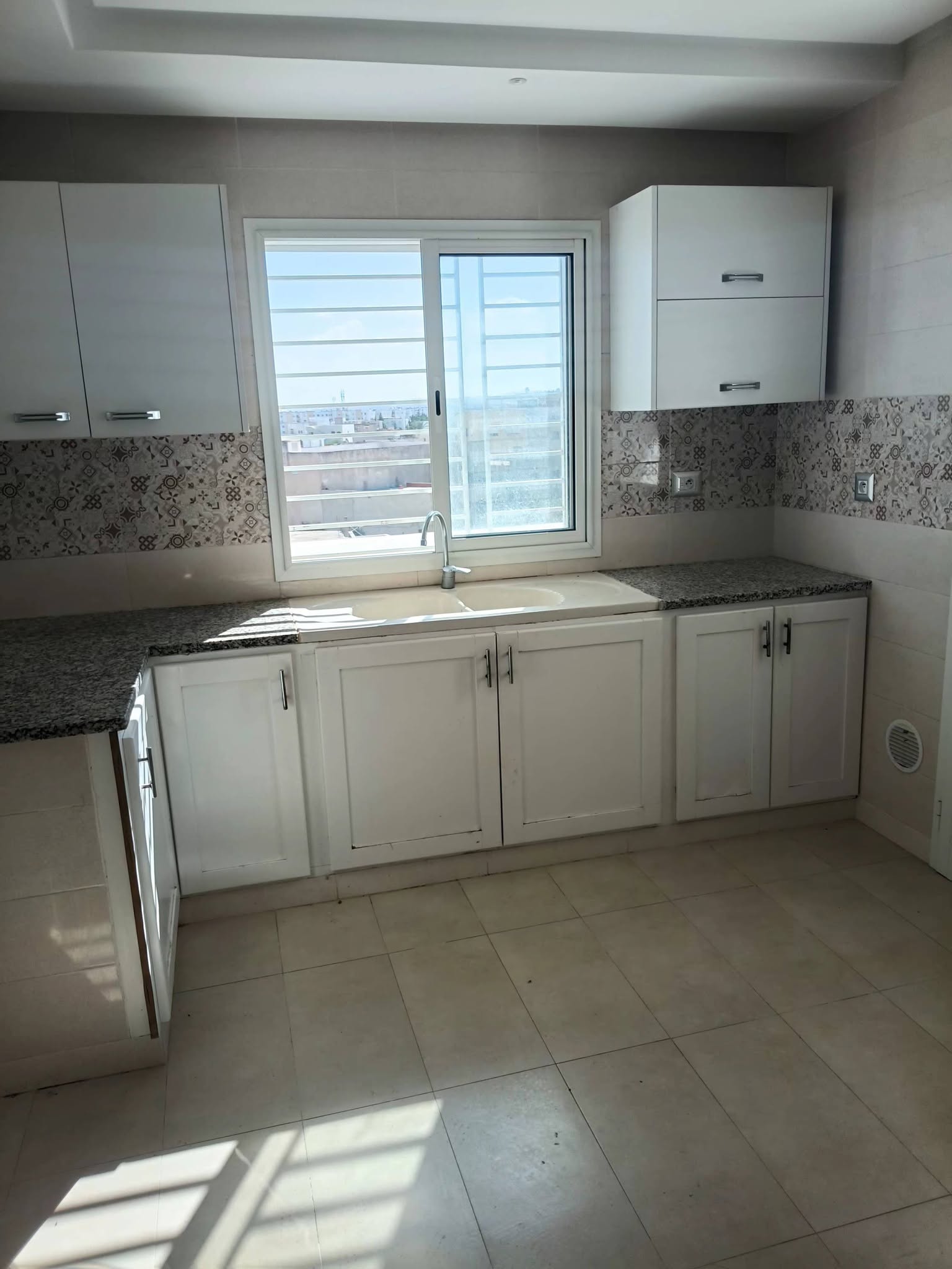 La Soukra&nbsp;Sidi Salah&nbsp;Location&nbsp;Appart. 3 pi�ces&nbsp;Appartement s2 � sidi salah chotrana 1
