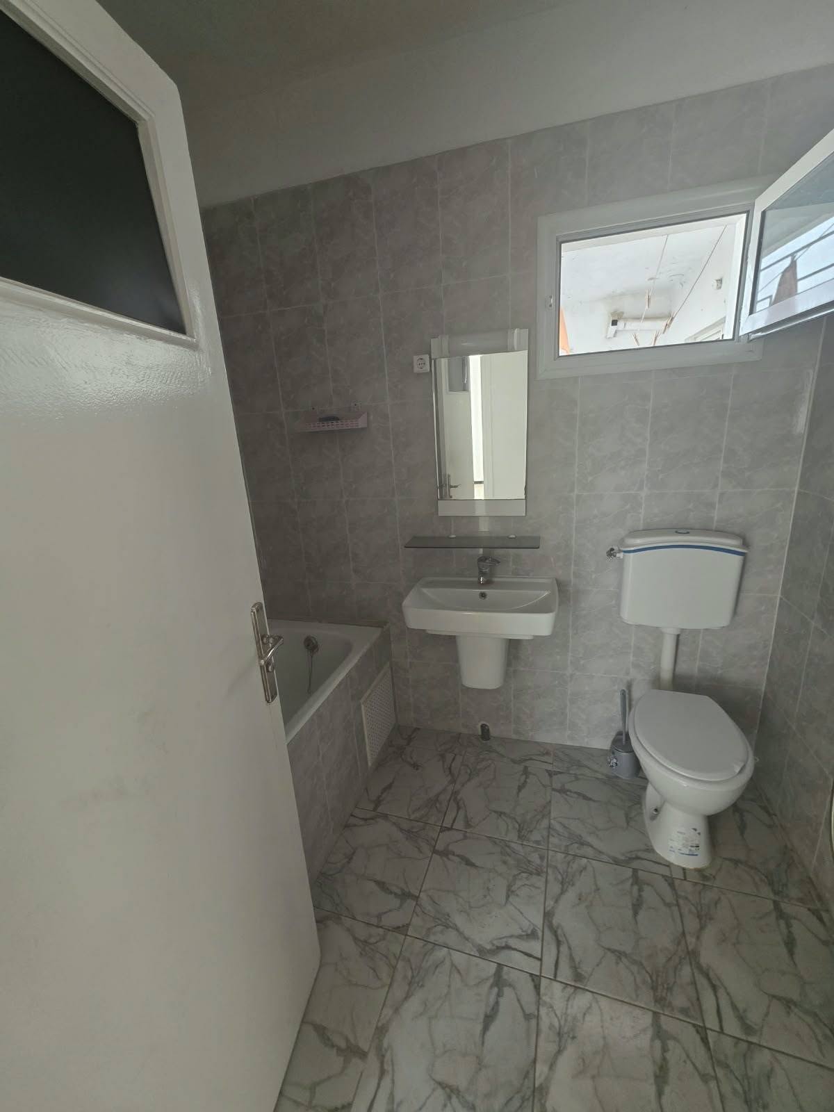 El Menzah&nbsp;El Manar 1&nbsp;Location&nbsp;Appart. 2 pi�ces&nbsp;Joli appartement s2 non meubl�