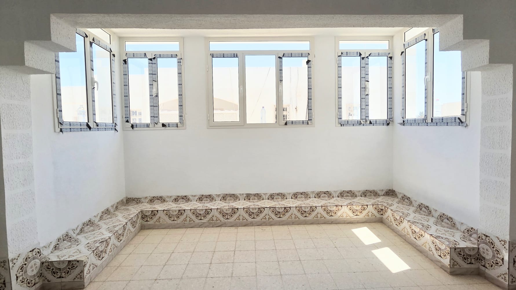 Djerba - Houmet Essouk&nbsp;Djerba &nbsp;Location&nbsp;Appart. 5 pi�ces+&nbsp;Spacieux �tage de villa � 200m de la marina 2s4ch