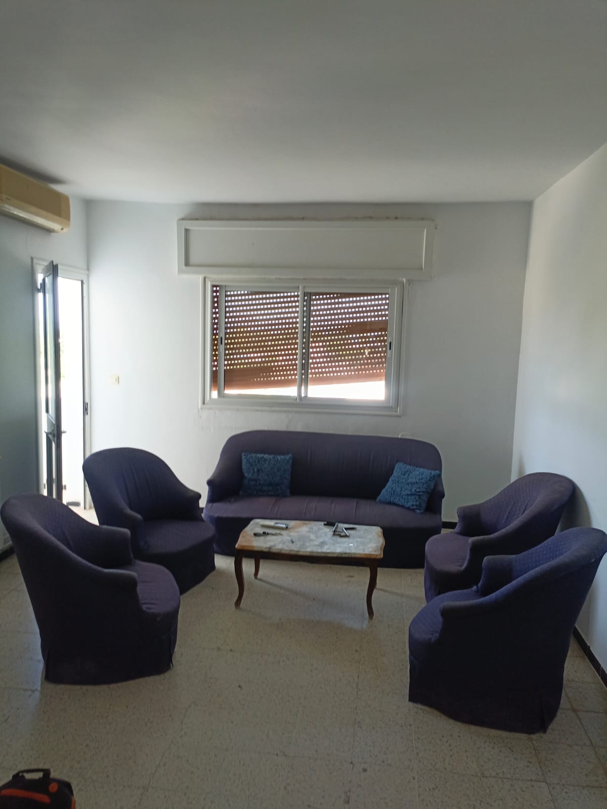Carthage&nbsp;Salambo&nbsp;Salon - Salle � manger &nbsp;Salons&nbsp;Salon  biblioth�que  lits  garde  robe cuisini�re