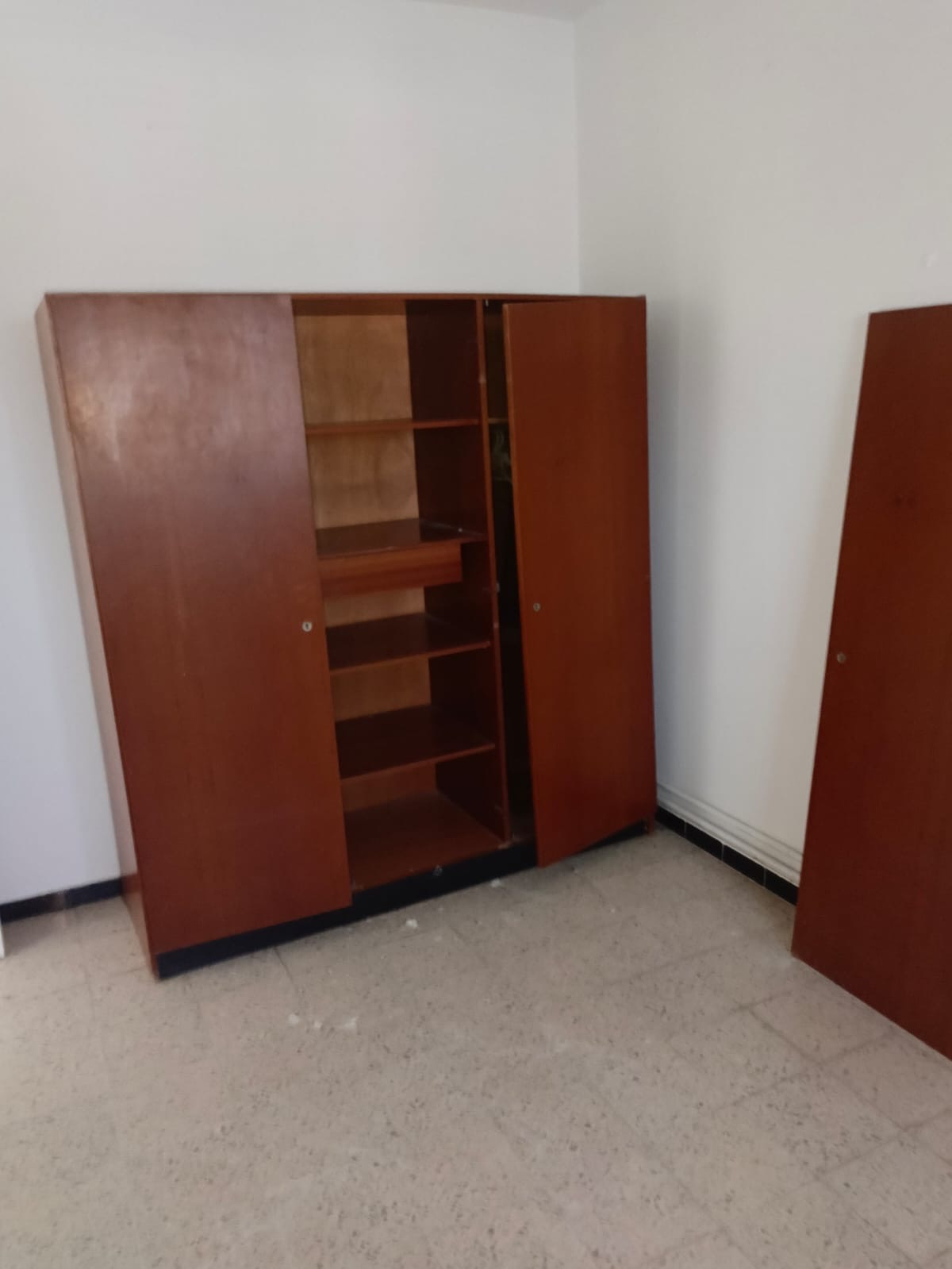 Carthage&nbsp;Salambo&nbsp;Salon - Salle � manger &nbsp;Salons&nbsp;Salon  biblioth�que  lits  garde  robe cuisini�re