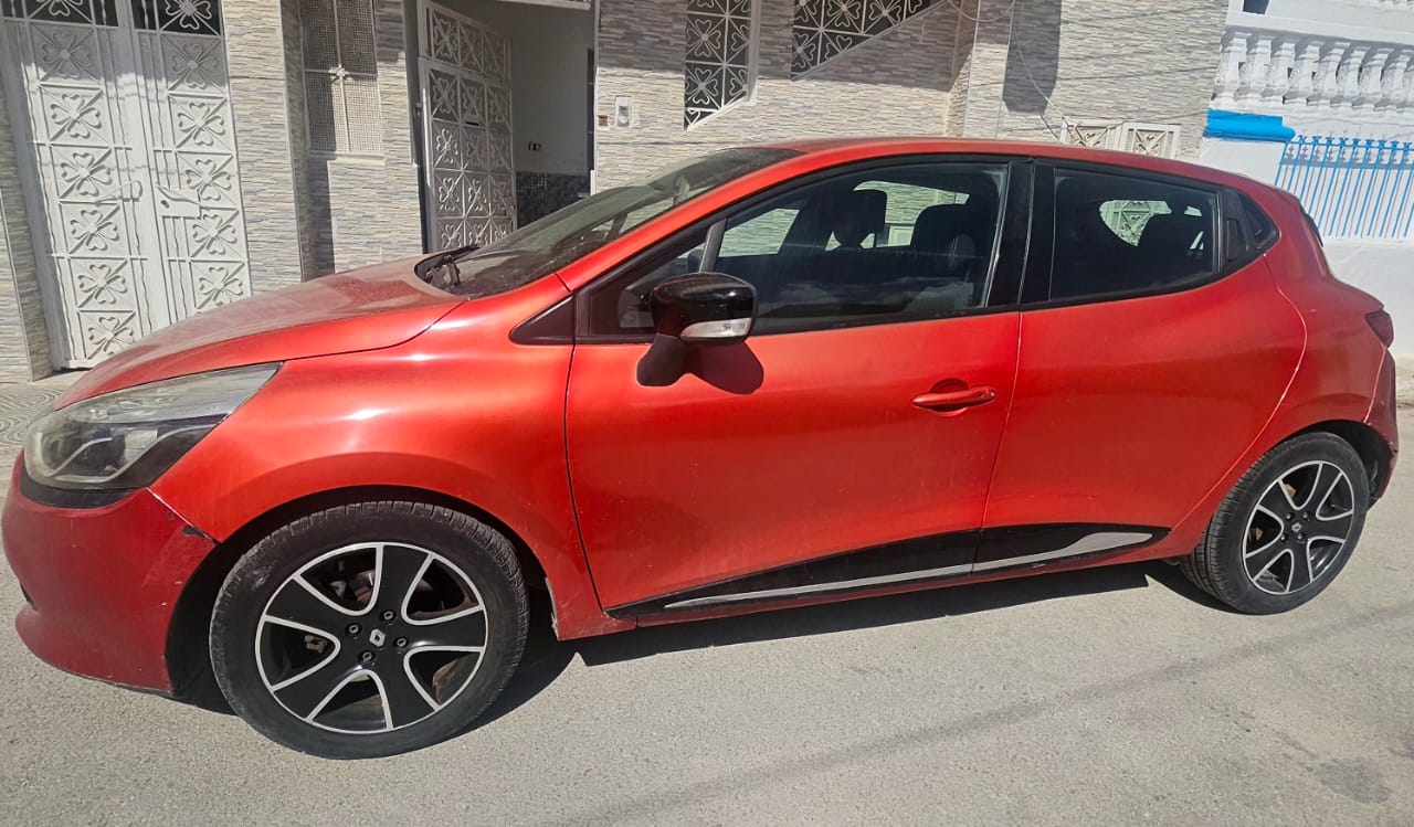 Ben Arous&nbsp;Ben Arous&nbsp;Renault&nbsp;Clio&nbsp;Clio 4 dynamique 5cv