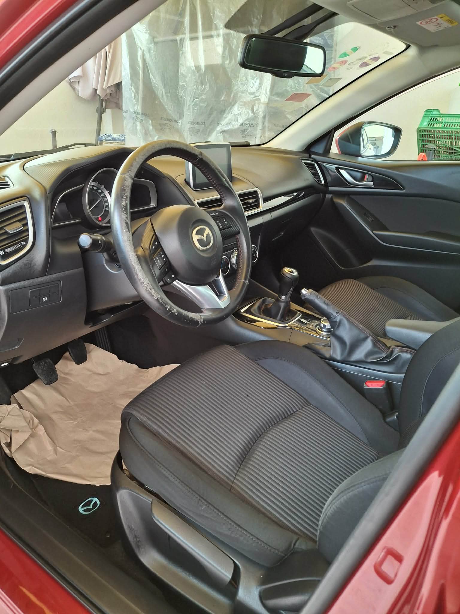 Bou Mhel El Bassatine&nbsp;Cite Plein Air&nbsp;Mazda&nbsp;3&nbsp;Mazda 3 berline rouge cristal
