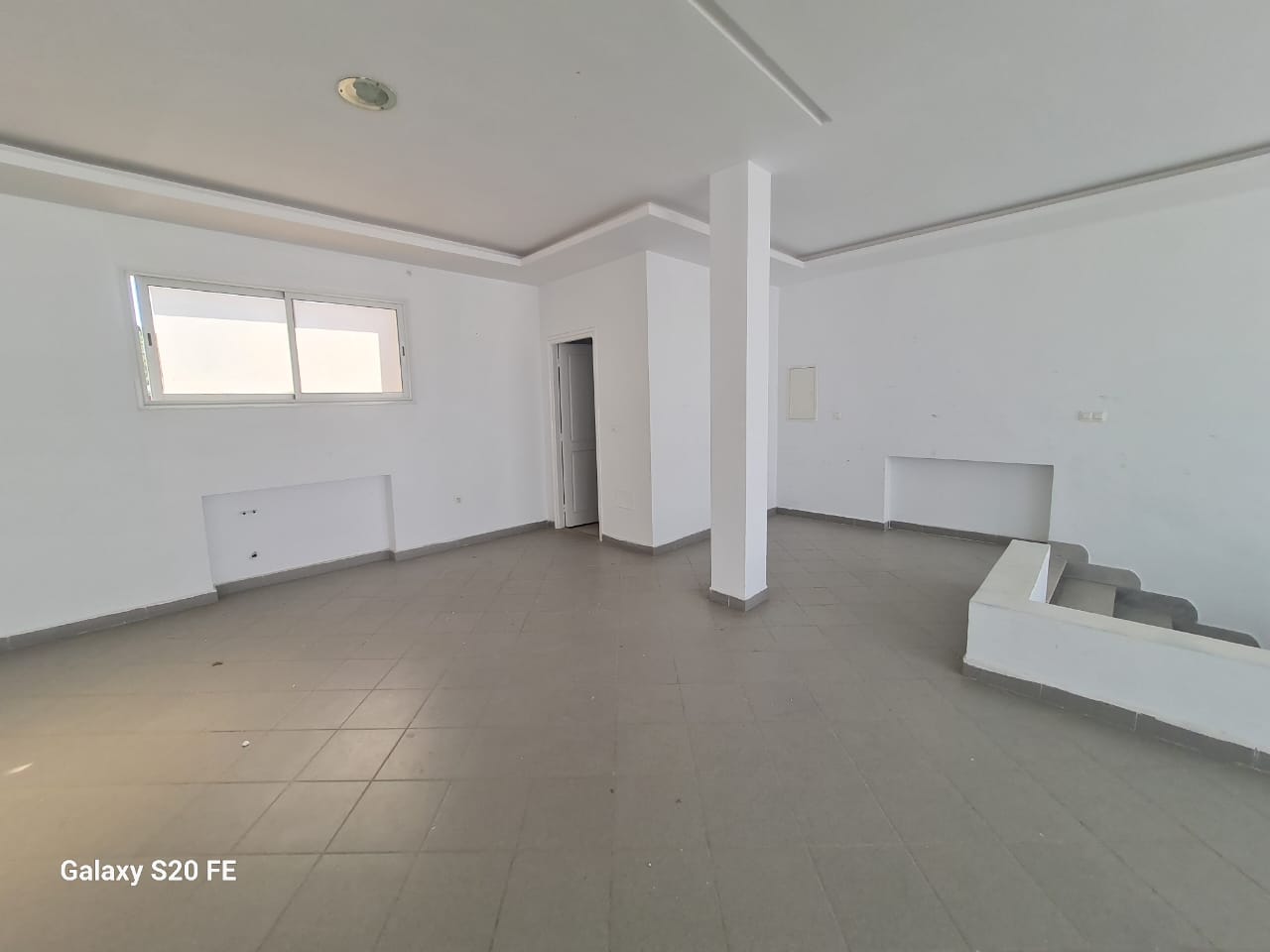 La Soukra&nbsp;La Soukra&nbsp;Location&nbsp;Surfaces&nbsp;Local commercial