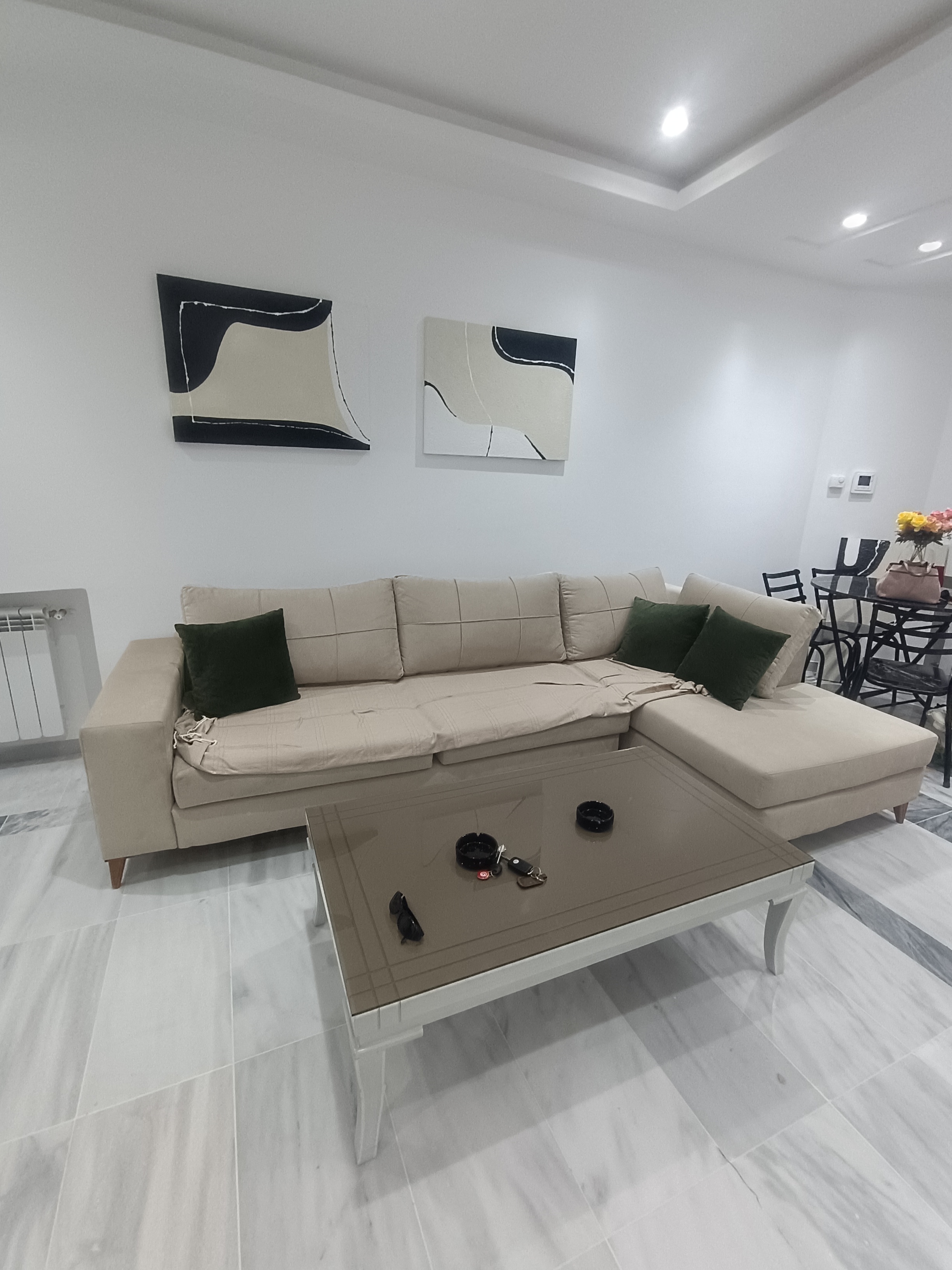 Mnihla&nbsp;Jardins d'el Menzah&nbsp;Location&nbsp;Appart. 2 pi�ces&nbsp;Aux jardins d'el menzah2 spacieux s1 meuble