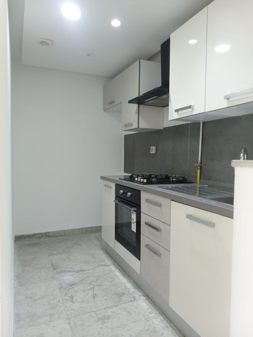 Ain Zaghouan&nbsp;Ain Zaghouan&nbsp;Location&nbsp;Appart. 2 pi�ces&nbsp;S plus un av balcon � l'aouina