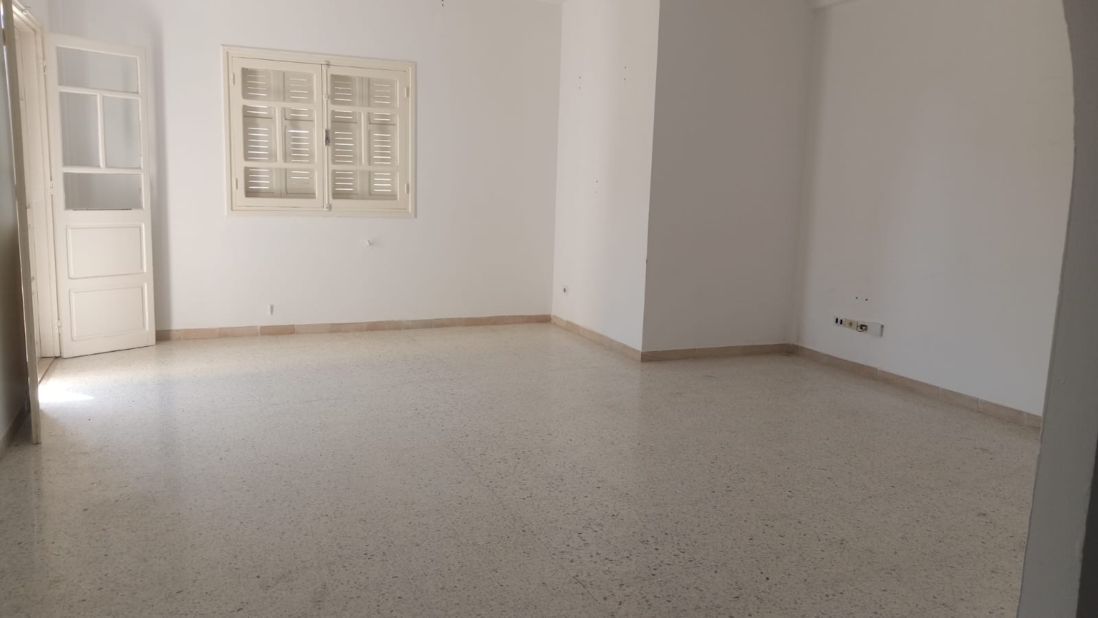Ain Zaghouan&nbsp;Ain Zaghouan&nbsp;Location&nbsp;Appart. 4 pi�ces&nbsp;S plus trois bien orient� � l'aouina