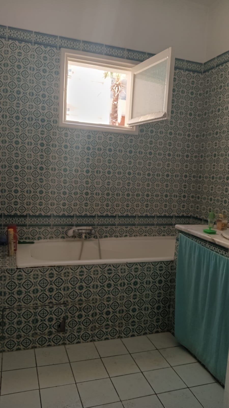 Ain Zaghouan&nbsp;Ain Zaghouan&nbsp;Location&nbsp;Appart. 4 pi�ces&nbsp;S plus trois bien orient� � l'aouina
