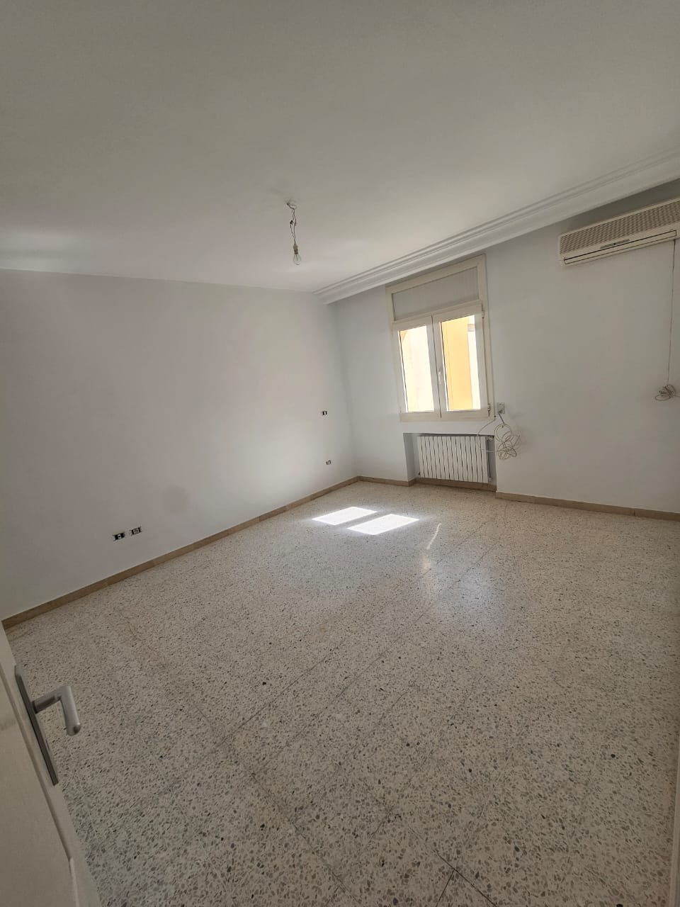 Ain Zaghouan&nbsp;Ain Zaghouan&nbsp;Location&nbsp;Appart. 3 pi�ces&nbsp;Un spacieux s plus deux � l'aouina