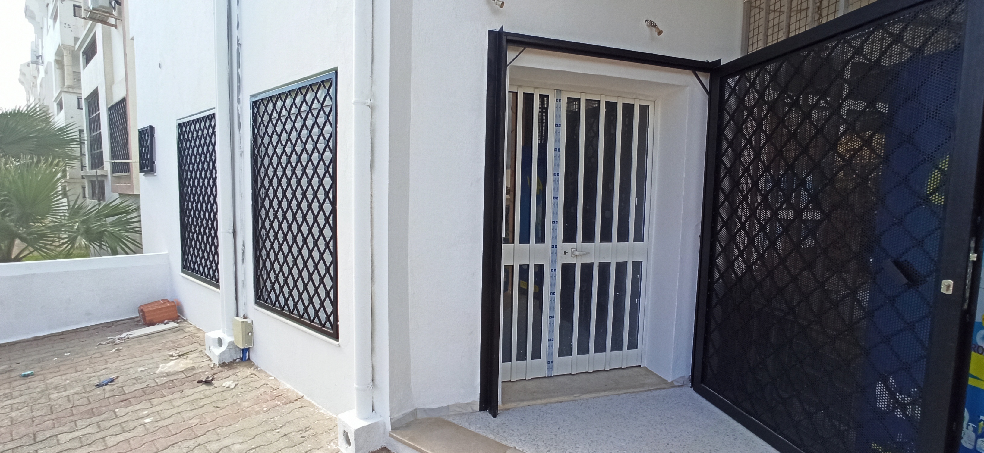 Raoued&nbsp;Borj Touil&nbsp;Bureaux & Commerces&nbsp;Bureau&nbsp;Local commercial a usage services