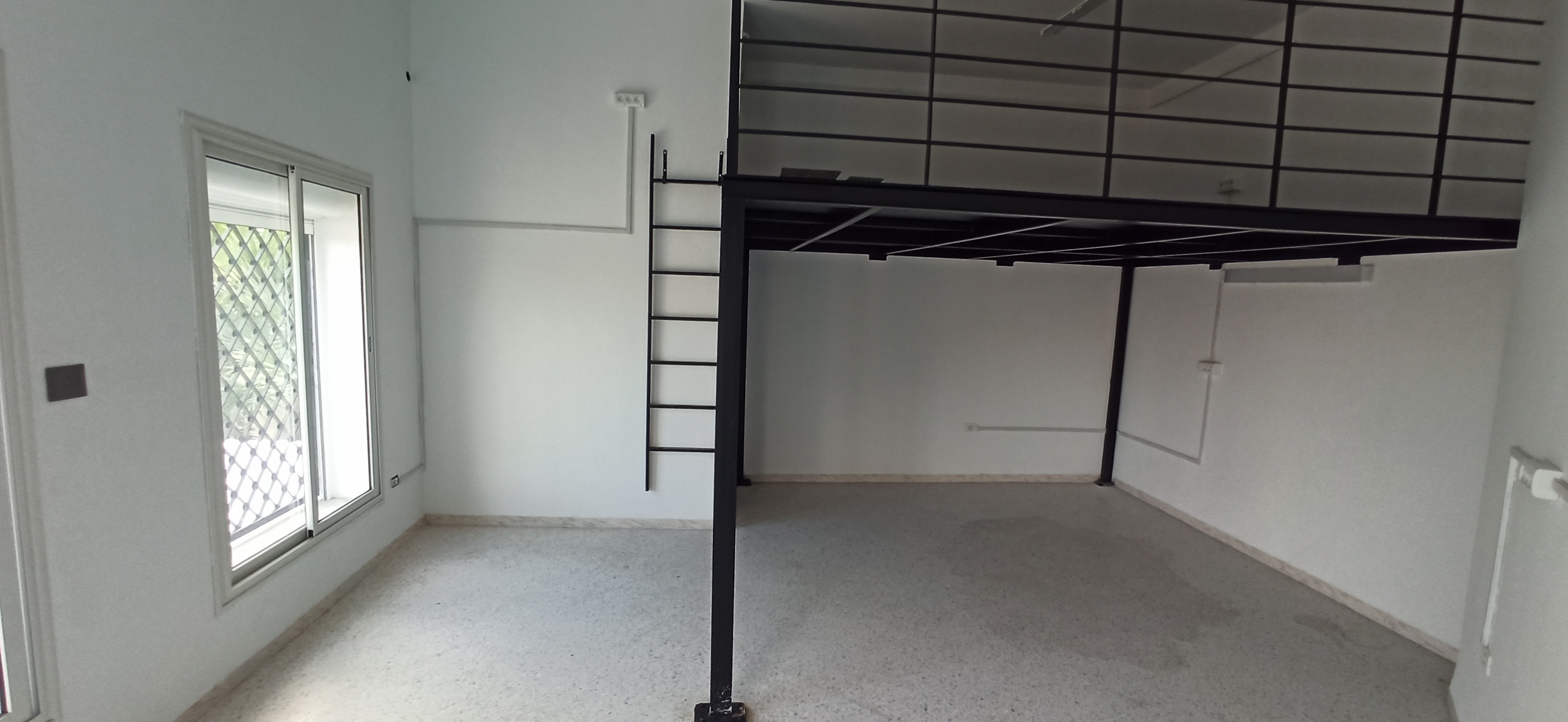 Raoued&nbsp;Borj Touil&nbsp;Bureaux & Commerces&nbsp;Bureau&nbsp;Local commercial a usage services