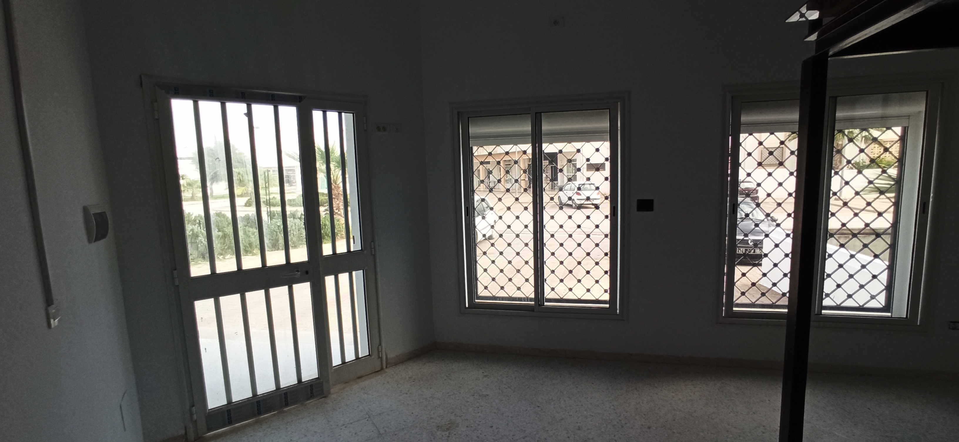 Raoued&nbsp;Borj Touil&nbsp;Bureaux & Commerces&nbsp;Bureau&nbsp;Local commercial a usage services