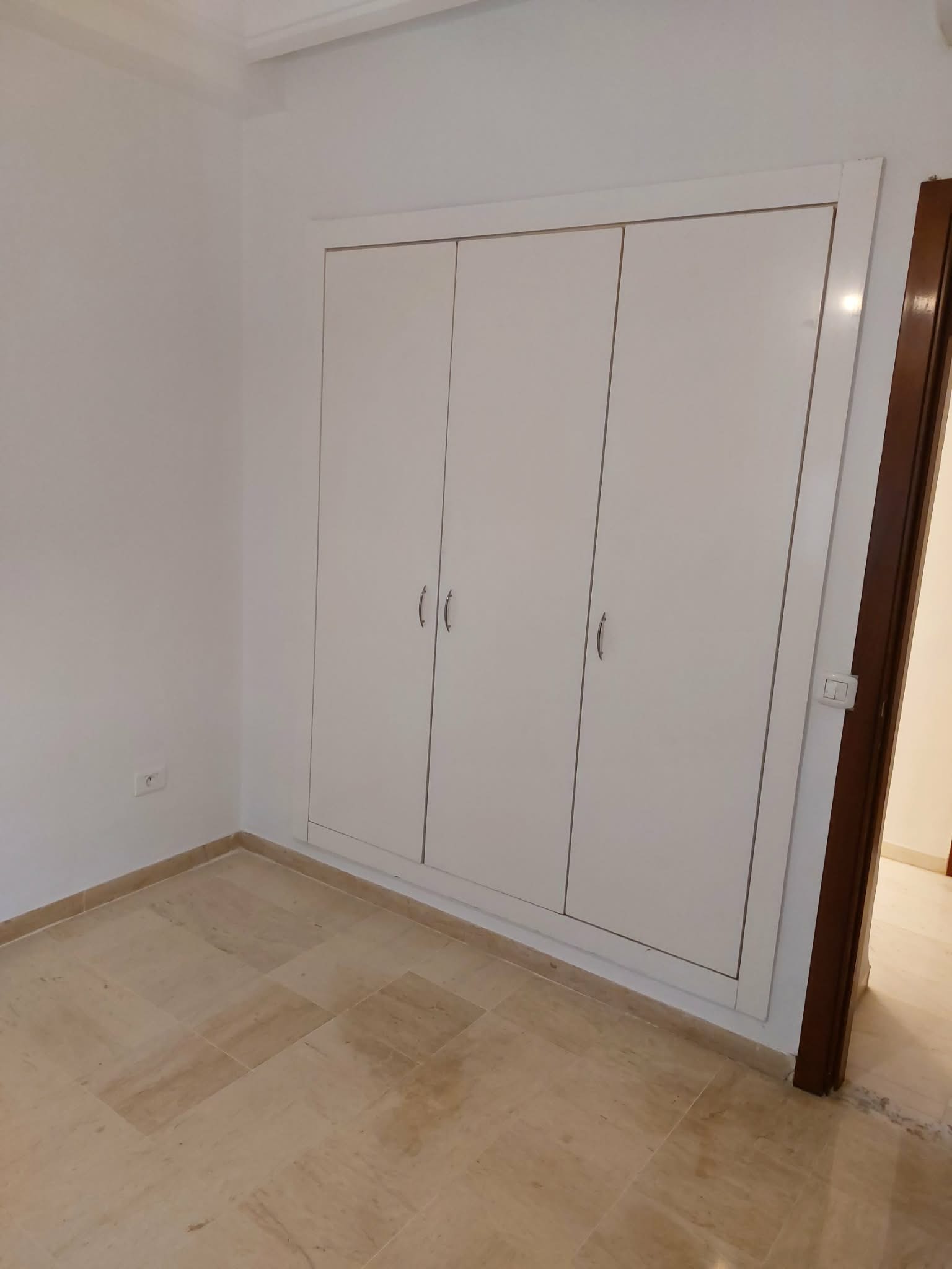 Ariana Ville&nbsp;Cite Ennasr 2&nbsp;Location&nbsp;Appart. 4 pi�ces&nbsp;Appartement s3 pr�s de ren� descartes
