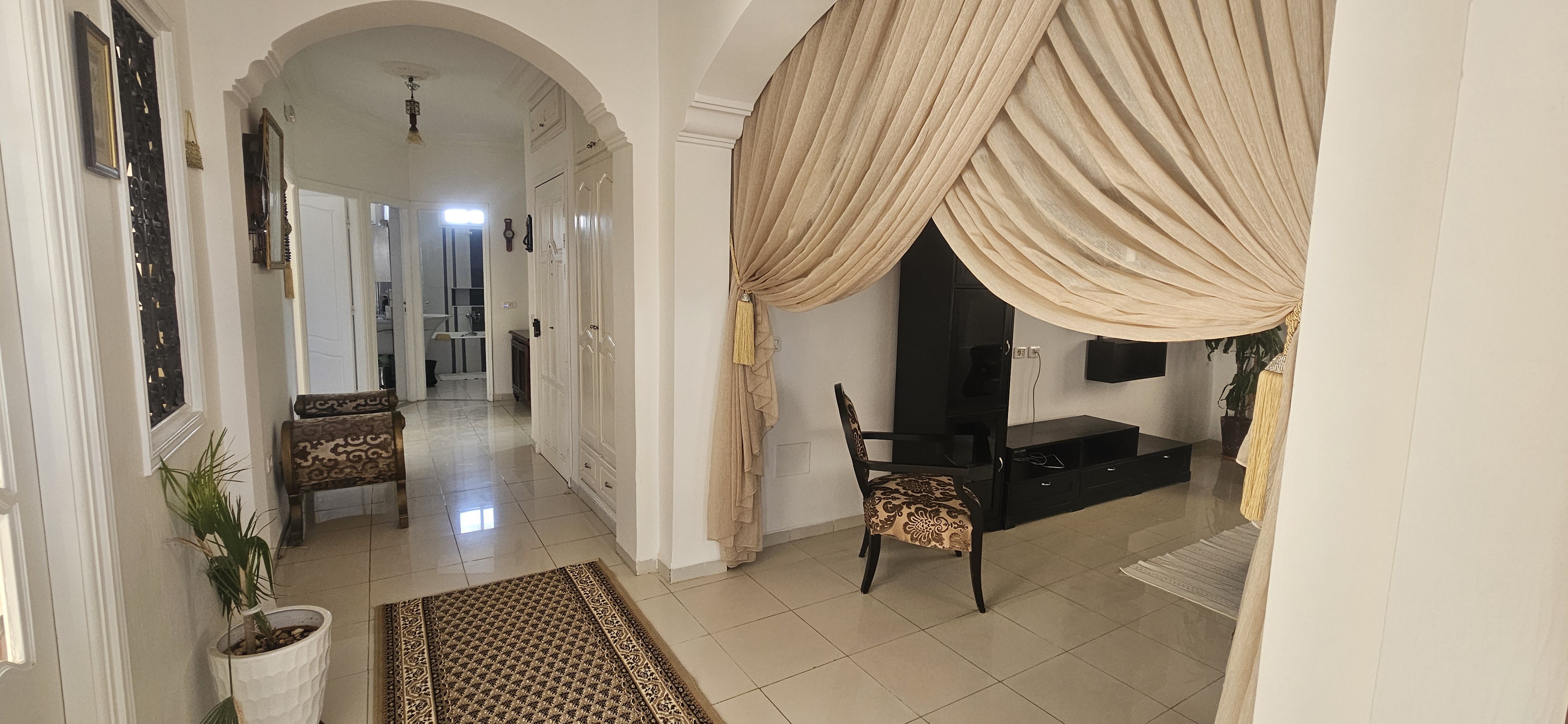 La Marsa&nbsp;El Aouina&nbsp;Location&nbsp;Appart. 4 pi�ces&nbsp;Al 2eme �tage de villa s4 meubl� cit� chic laouina