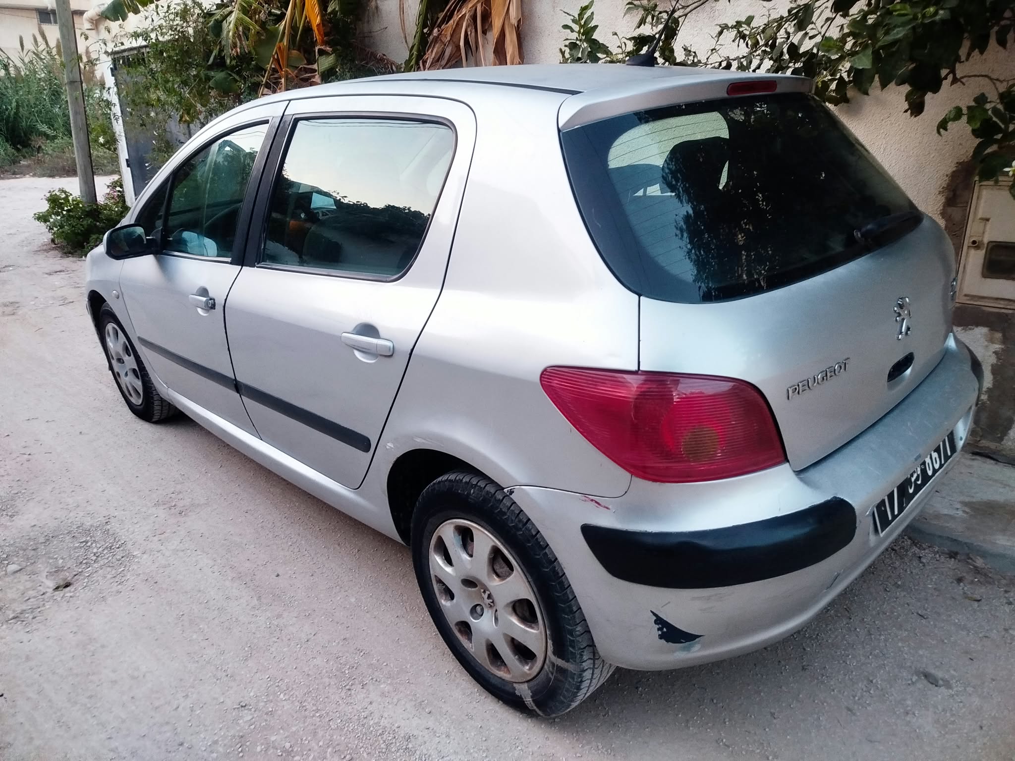 La Soukra&nbsp;La Soukra&nbsp;Peugeot&nbsp;307&nbsp;307 diesel 5 cv premiere main