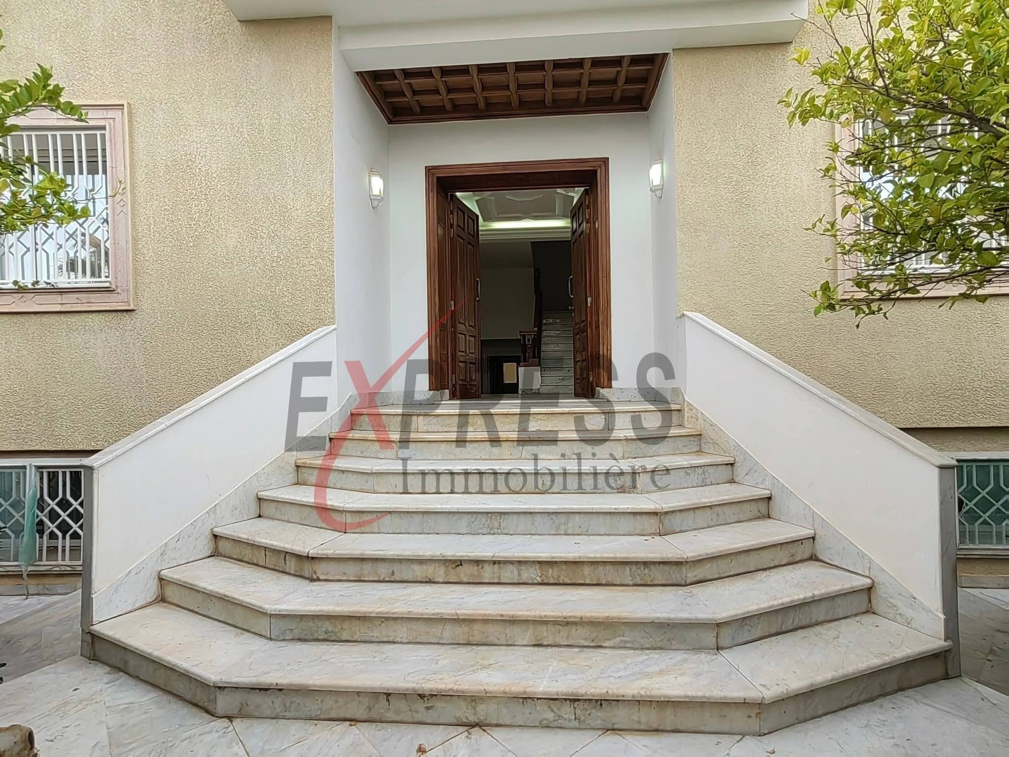 Mnihla&nbsp;Jardins d'el Menzah&nbsp;Location&nbsp;Duplex&nbsp;Une villa s4 haut standing avec garage et studio