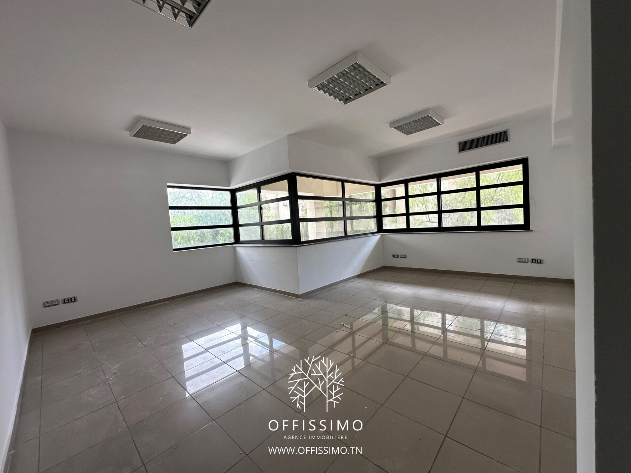 La Marsa&nbsp;Berge Du Lac&nbsp;Location&nbsp;Appart. 3 pi�ces&nbsp;Disponible bureau 160m