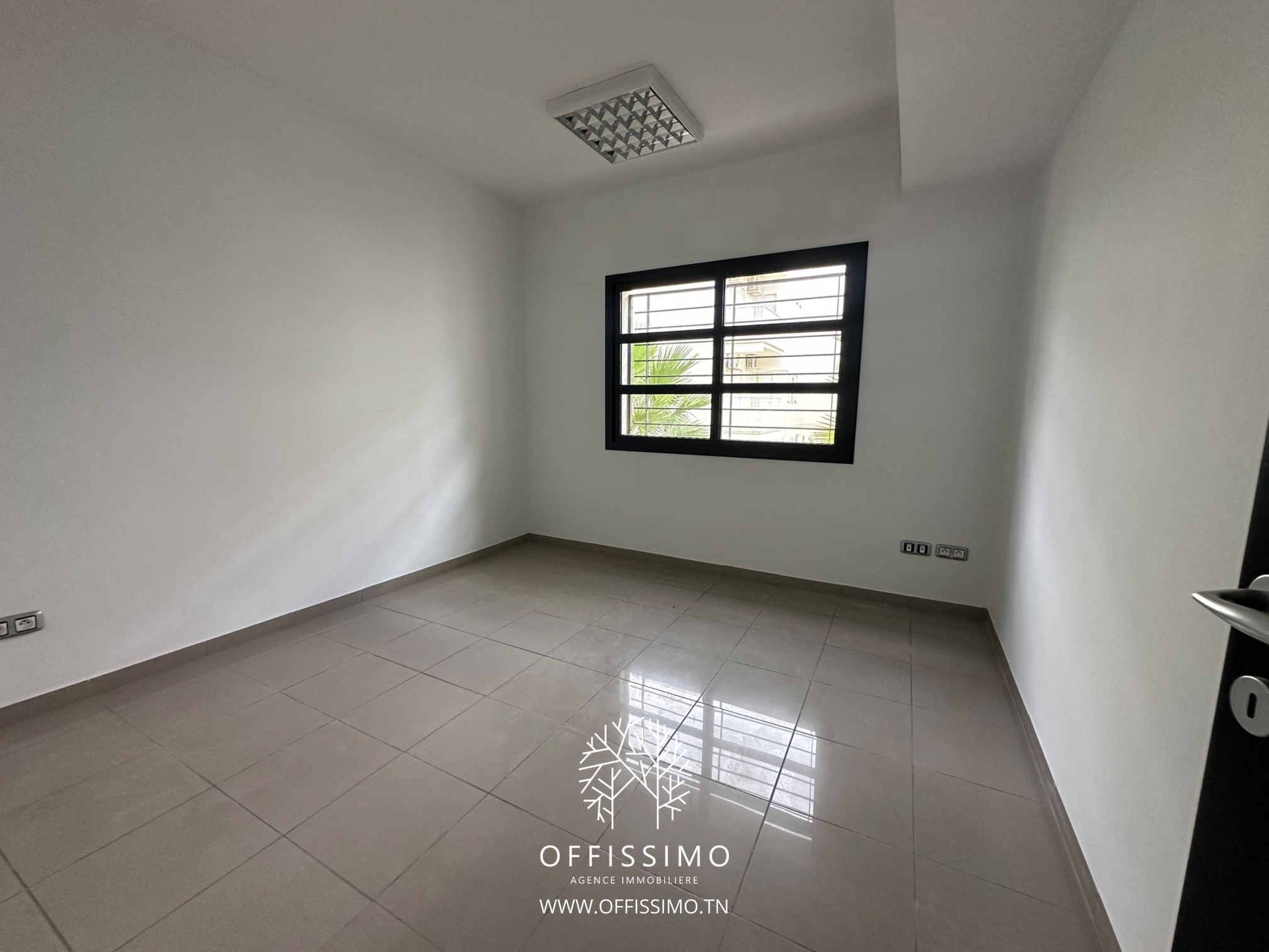 La Marsa&nbsp;Berge Du Lac&nbsp;Location&nbsp;Appart. 3 pi�ces&nbsp;Disponible bureau 160m