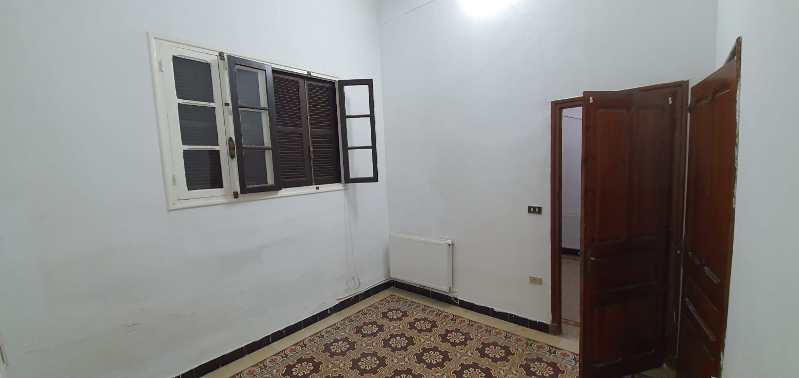Bab Souika&nbsp;Bab Saadoun&nbsp;Location&nbsp;Appart. 1 pi�ce&nbsp;Grande chambre avec debarras pr�s minist�re sant�