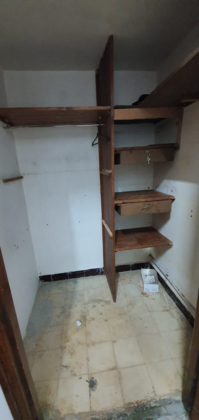 Bab Souika&nbsp;Bab Saadoun&nbsp;Location&nbsp;Appart. 1 pi�ce&nbsp;Grande chambre avec debarras pr�s minist�re sant�