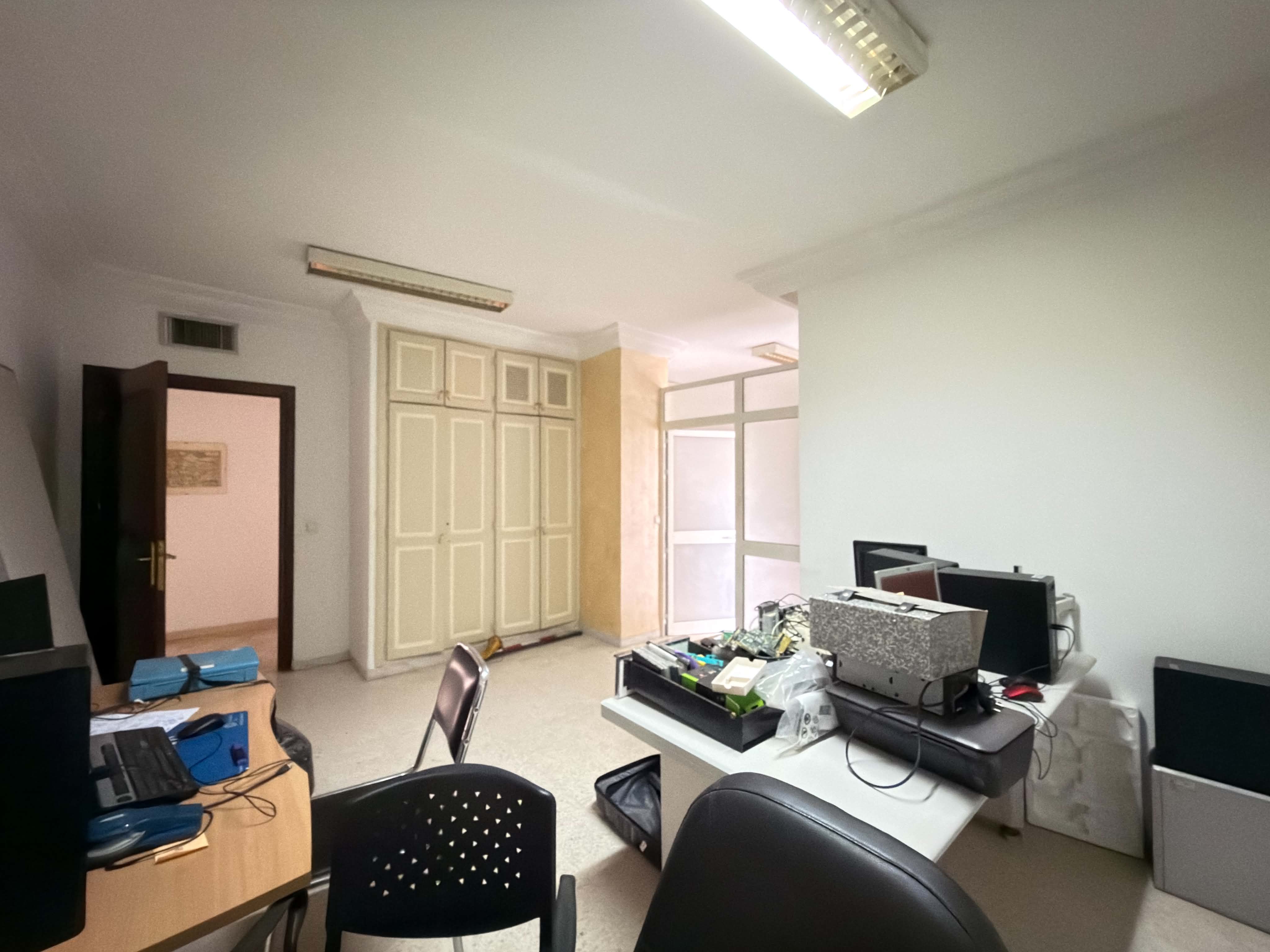 Ariana Ville&nbsp;Cite Ennasr 2&nbsp;Vente&nbsp;Appart. 5 pi�ces+&nbsp;Bureau a8 � ennasr 2 cot� clinique amilcar
