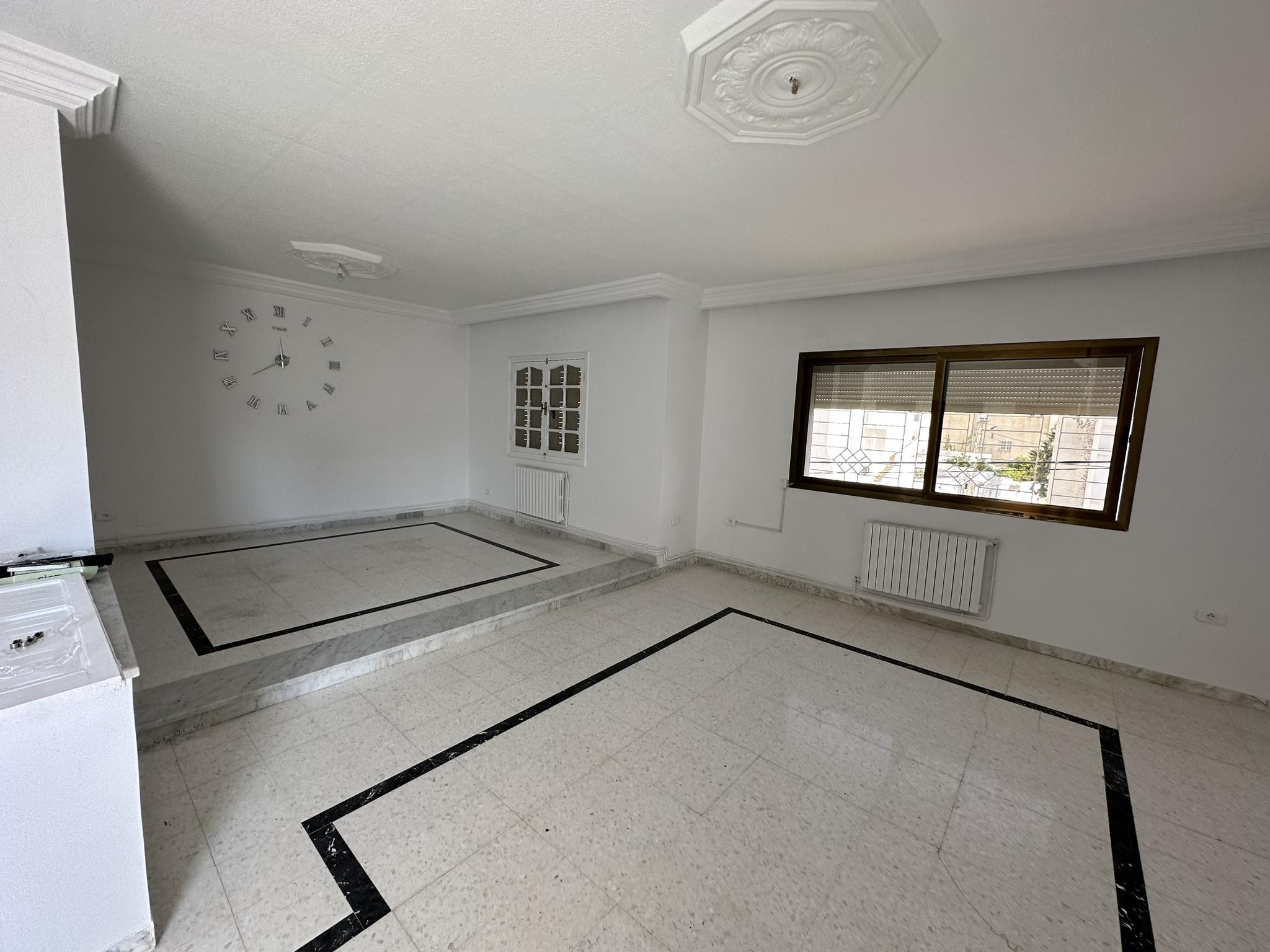 Ariana Ville&nbsp;Riadh Landlous&nbsp;Location&nbsp;Appart. 4 pi�ces&nbsp;Etage de villa s3 avec garage � riadh andalous