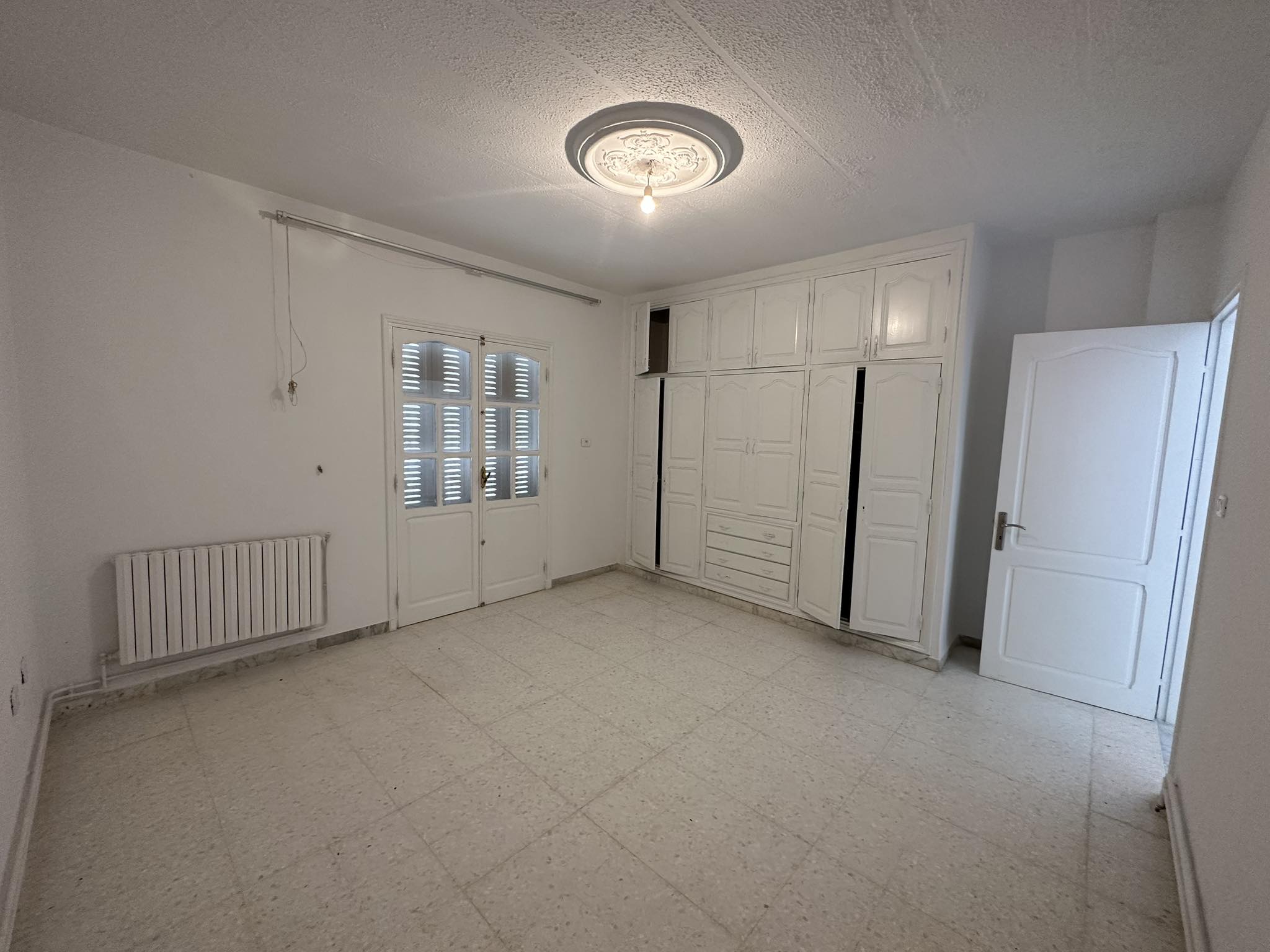 Ariana Ville&nbsp;Riadh Landlous&nbsp;Location&nbsp;Appart. 4 pi�ces&nbsp;Etage de villa s3 avec garage � riadh andalous