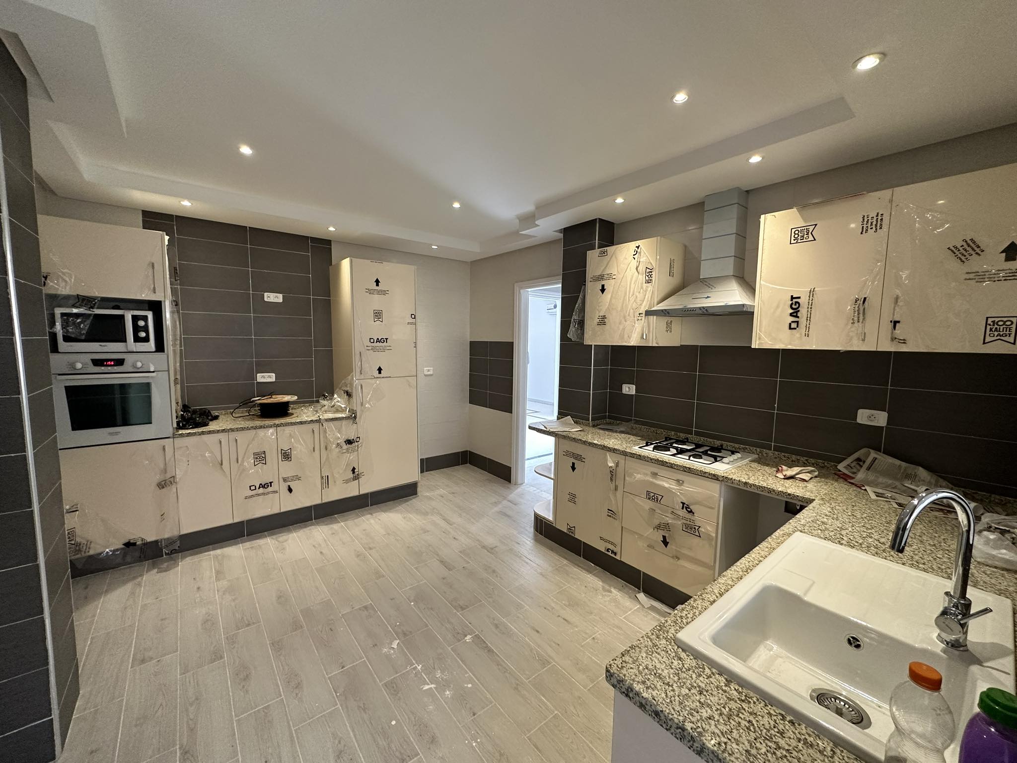 Ariana Ville&nbsp;Riadh Landlous&nbsp;Location&nbsp;Appart. 4 pi�ces&nbsp;Etage de villa s3 avec garage � riadh andalous