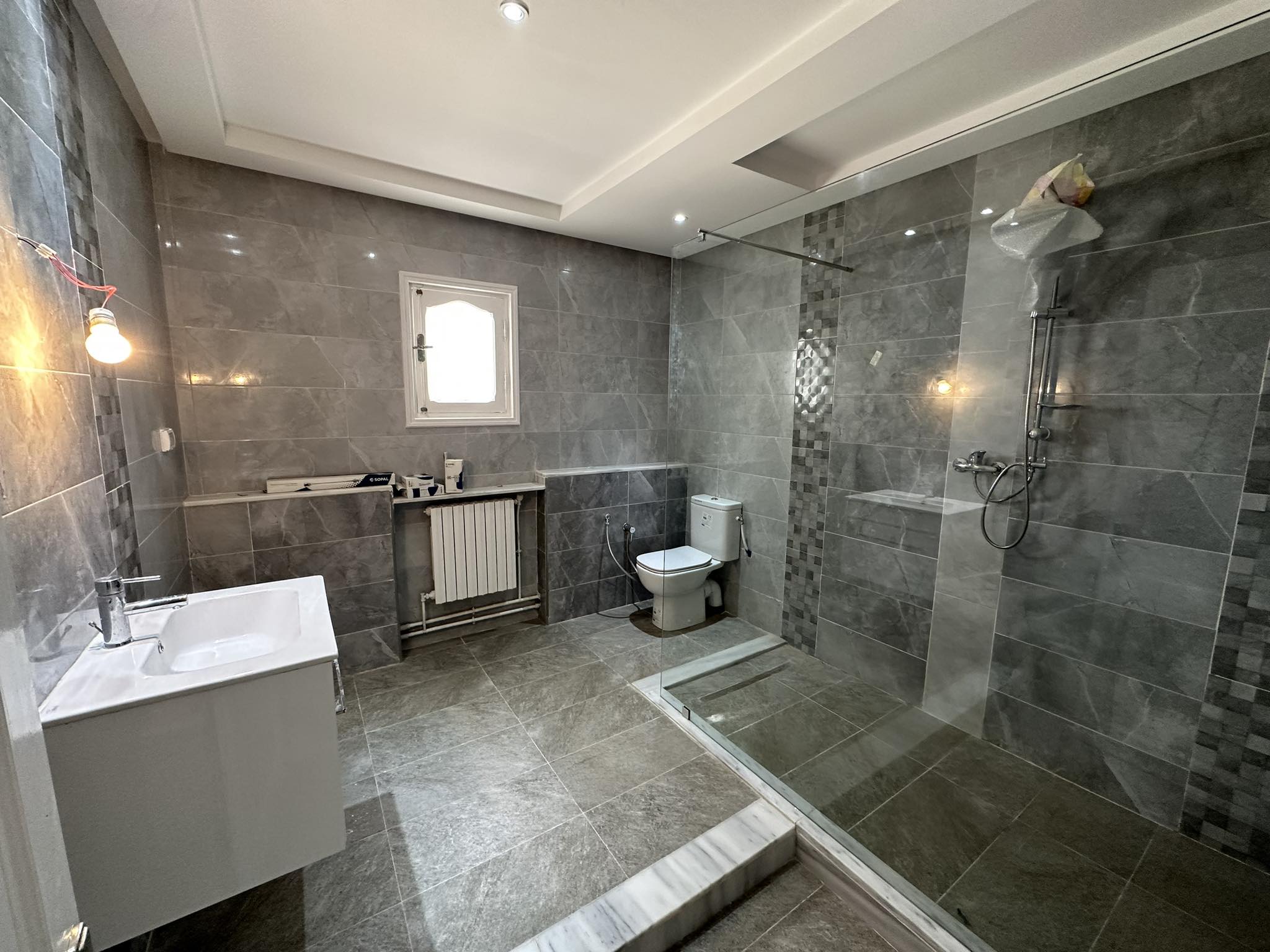 Ariana Ville&nbsp;Riadh Landlous&nbsp;Location&nbsp;Appart. 4 pi�ces&nbsp;Etage de villa s3 avec garage � riadh andalous