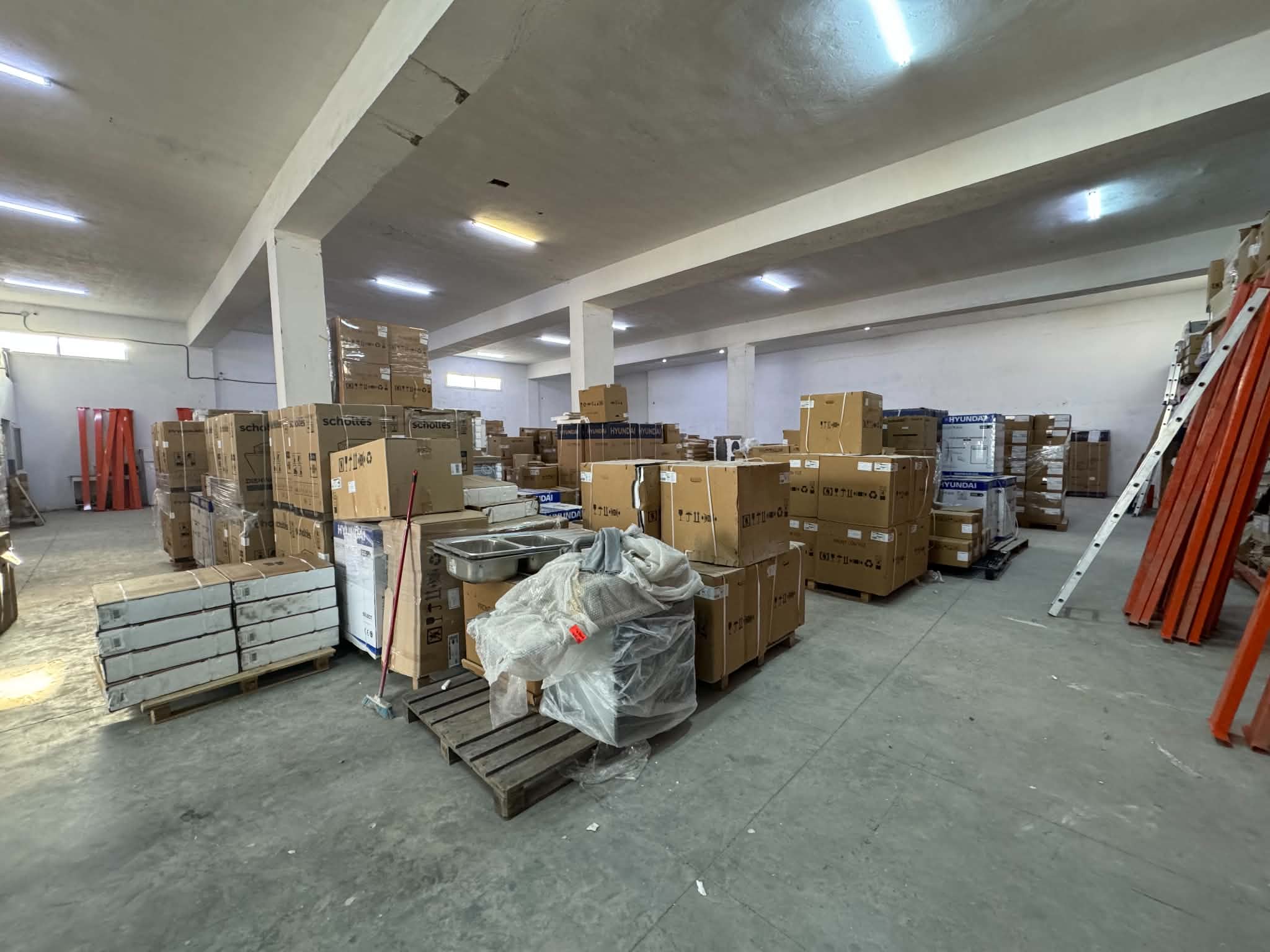 La Marsa&nbsp;Cite Bhar Lazreg&nbsp;Bureaux & Commerces&nbsp;Surfaces&nbsp;Super d�p�t 720 m2 � bhar lazreg