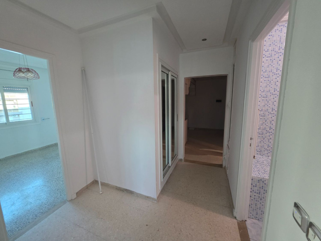 Ben Arous&nbsp;Ben Arous&nbsp;Bureaux & Commerces&nbsp;Fond de Commerce&nbsp;Open space de 800 m � m�grine