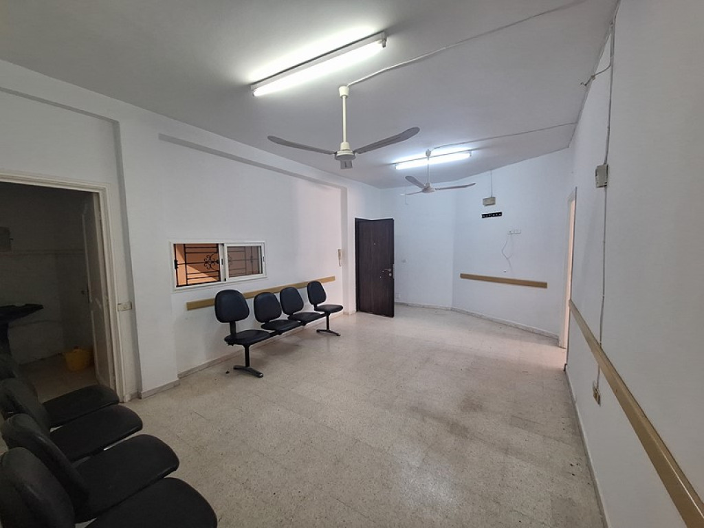 Ben Arous&nbsp;Ben Arous&nbsp;Bureaux & Commerces&nbsp;Bureau&nbsp;Bureau 4 pi�ces de 100 m � � ben arous