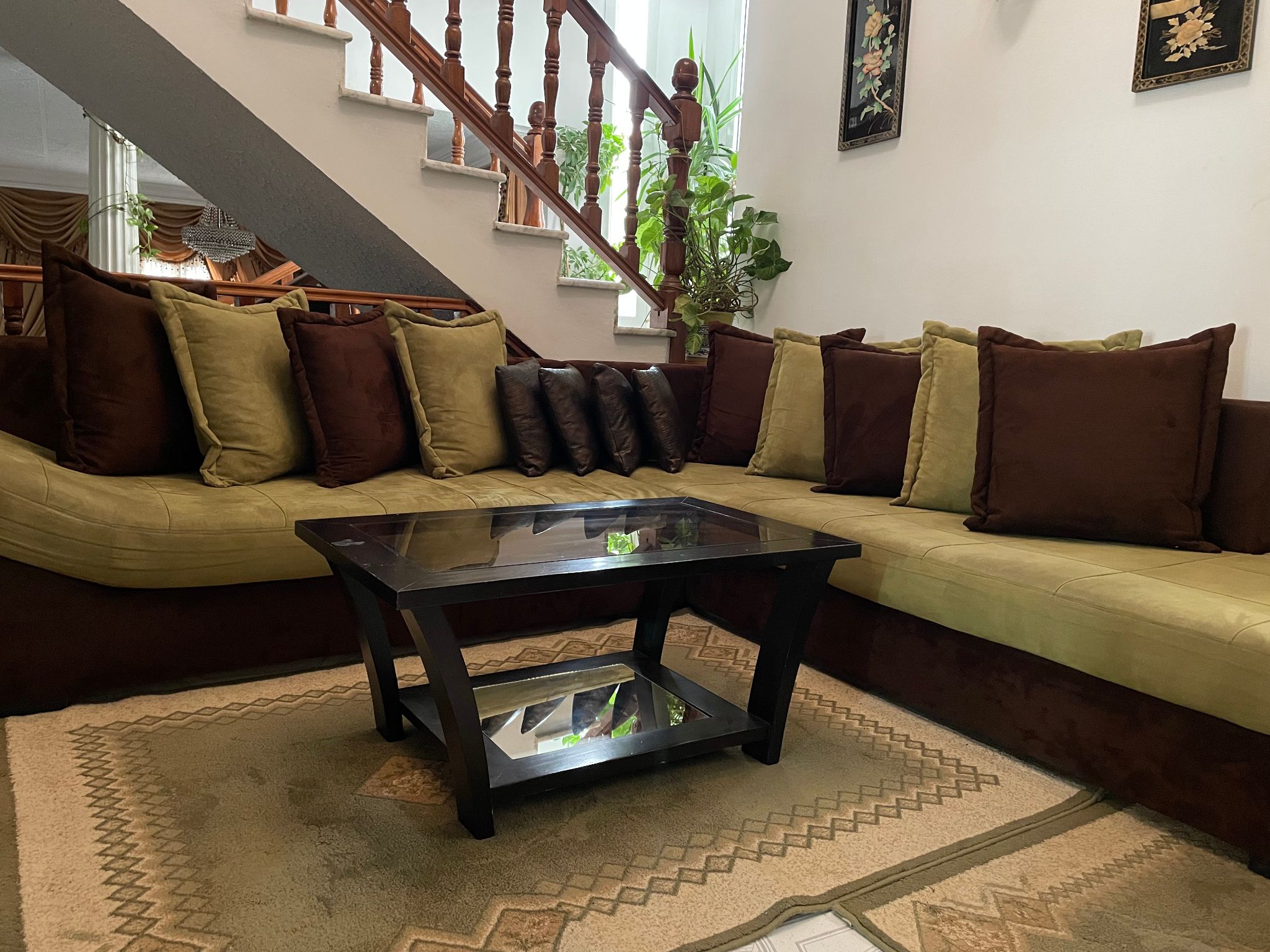 Ariana Ville&nbsp;Ariana&nbsp;Salon - Salle � manger &nbsp;Salons&nbsp;Salon coin en l et table basse tres bon etat