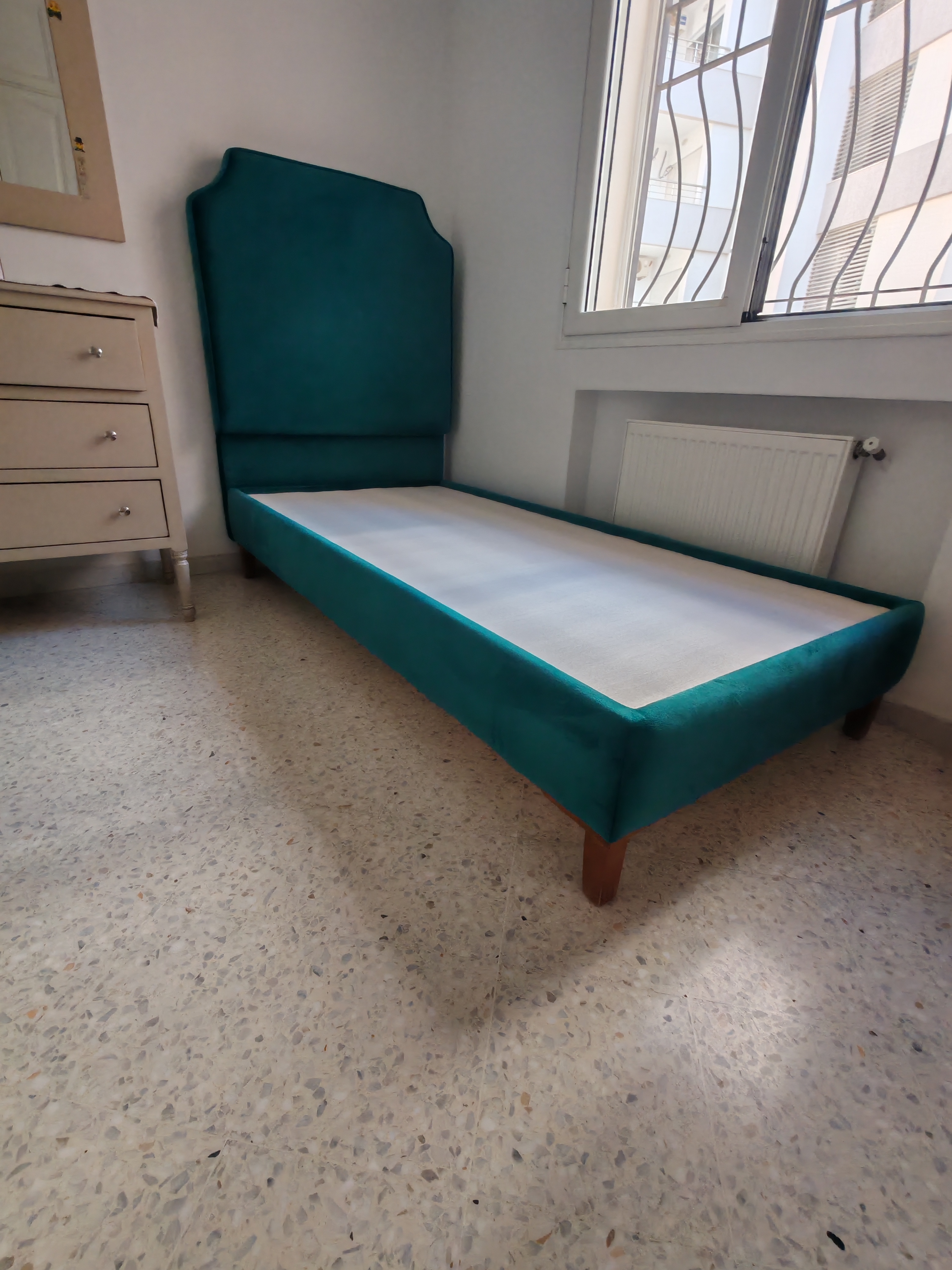 Ain Zaghouan&nbsp;Ain Zaghouan&nbsp;Chambres � coucher&nbsp;Lits&nbsp;Deux lits en excellent �tat sans matelas