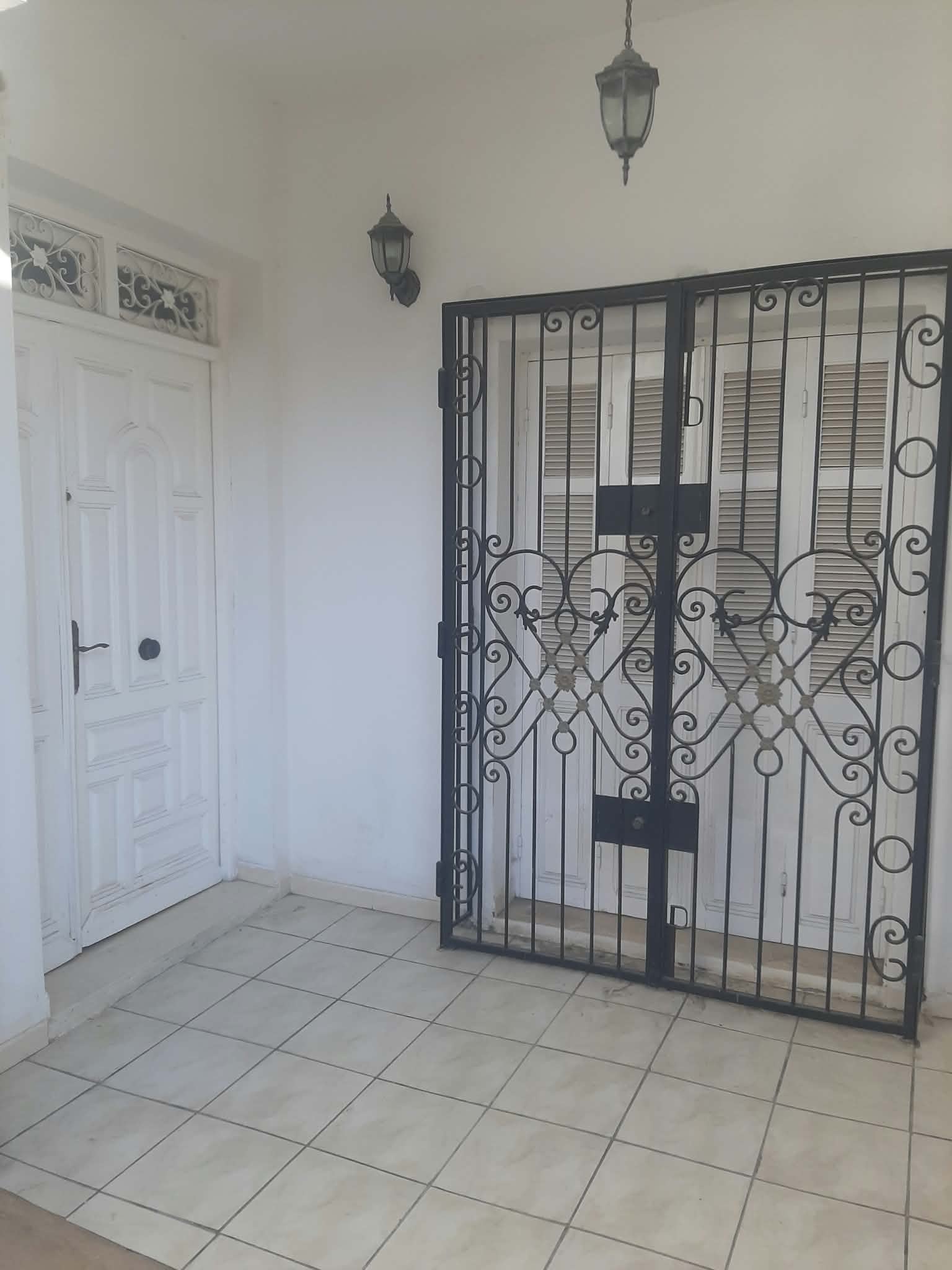 Bizerte Nord&nbsp;Cite Ain Meriem&nbsp;Location&nbsp;Appart. 4 pi�ces&nbsp;Maison bhira bizerte s4