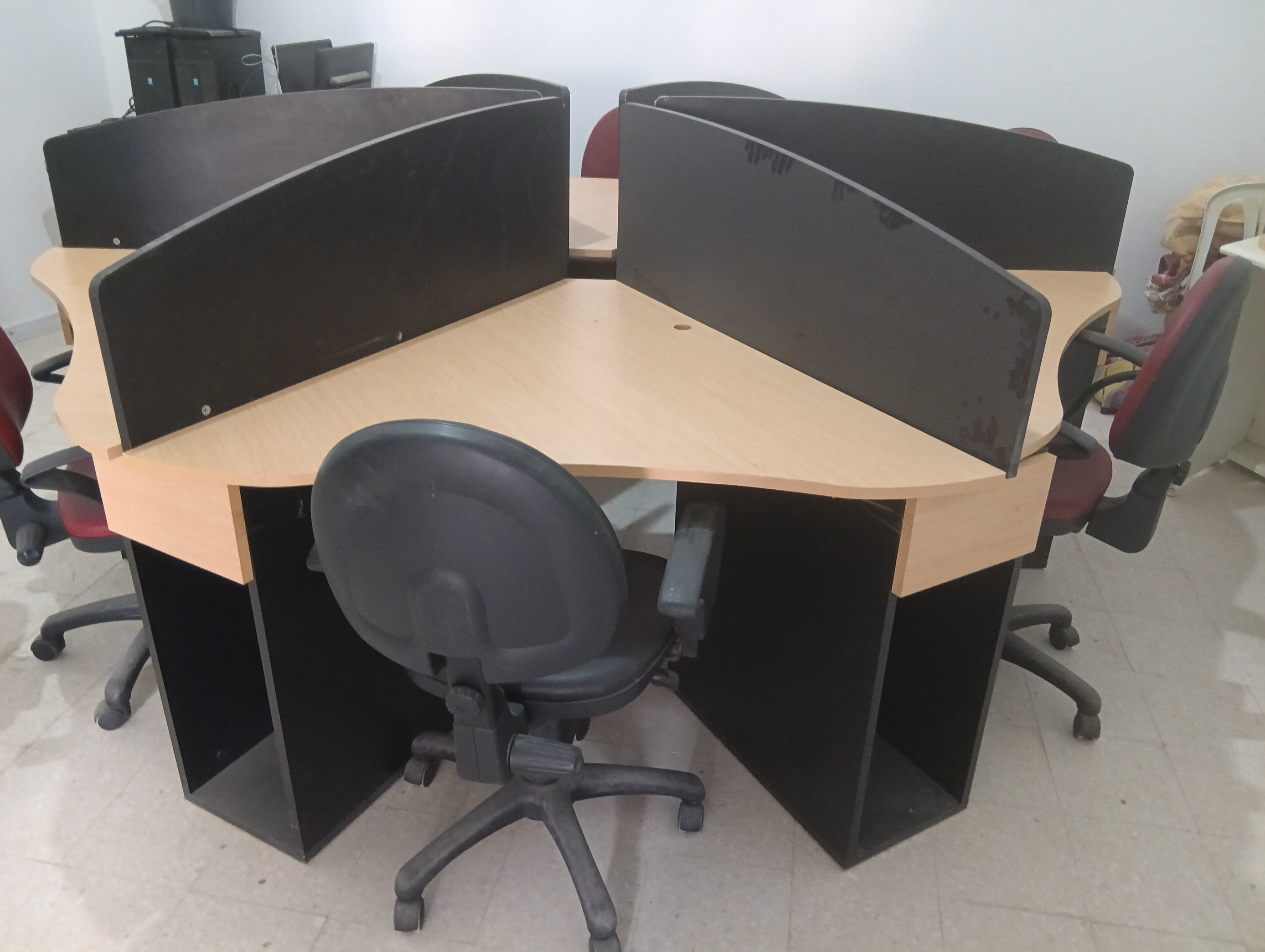 Jemmal&nbsp;Jemmal&nbsp;Meubles de bureau&nbsp;Bureaux - Tables&nbsp;Bureau de 6 places