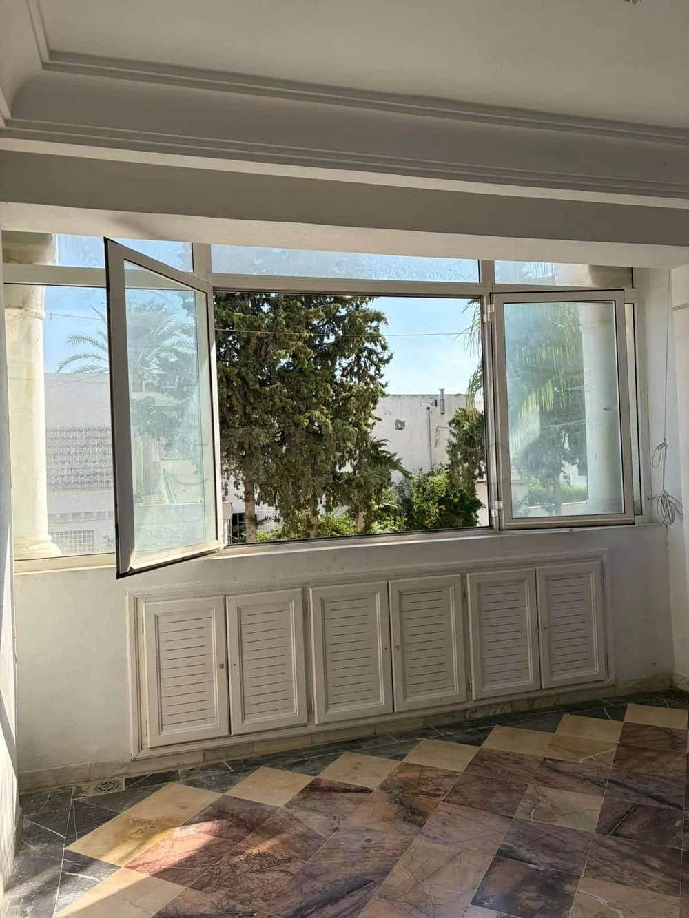 Ariana Ville&nbsp;El Menzah 8&nbsp;Location&nbsp;Appart. 4 pi�ces&nbsp;Spacieux appartement � el menzah 8